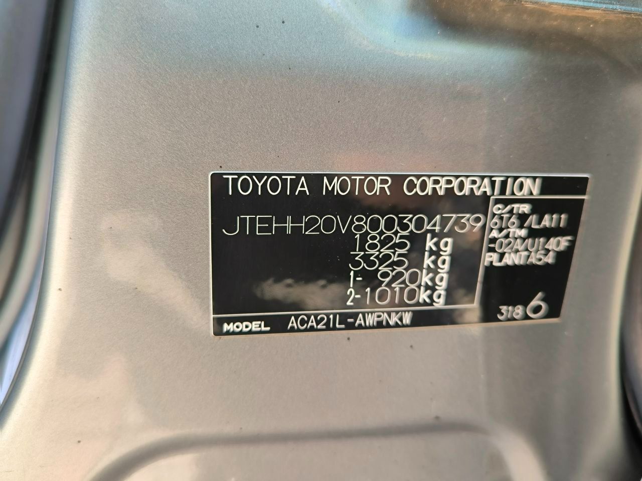 Тоyoта rav4, 2004 г. в. , объем двигателя 2,0 литра, пробег 138136 км, полный привод, коробка автомат, диски легкосплавные r16 (2 комплекта), черный кожаный салон, машина куплена у официального дилера в г. донецк, 1 владелец с момента покупки, полностью обслужена, комплект зимней резины, в салоне не курили, в хорошем состоянии, сел и поехал. осмотр в г. донецк, продажа в связи с покупкой нового авто, перекупщиков не беспокоить. цена 1100000 р. (торг у капота). +79493142555 - фотография - 3