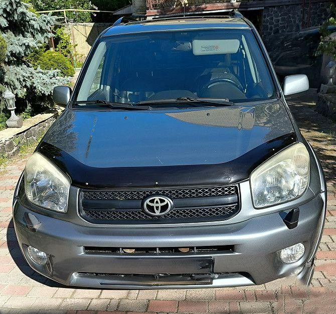 Тоyoта rav4, 2004 г. в. , объем двигателя 2,0 литра, пробег 138136 км, полный привод, коробка автомат, диски легкосплавные r16 (2 комплекта), черный кожаный салон, машина куплена у официального дилера в г. донецк, 1 владелец с момента покупки, полностью обслужена, комплект зимней резины, в салоне не курили, в хорошем состоянии, сел и поехал. осмотр в г. донецк, продажа в связи с покупкой нового авто, перекупщиков не беспокоить. цена 1100000 р. (торг у капота). +79493142555 - фотография - 7