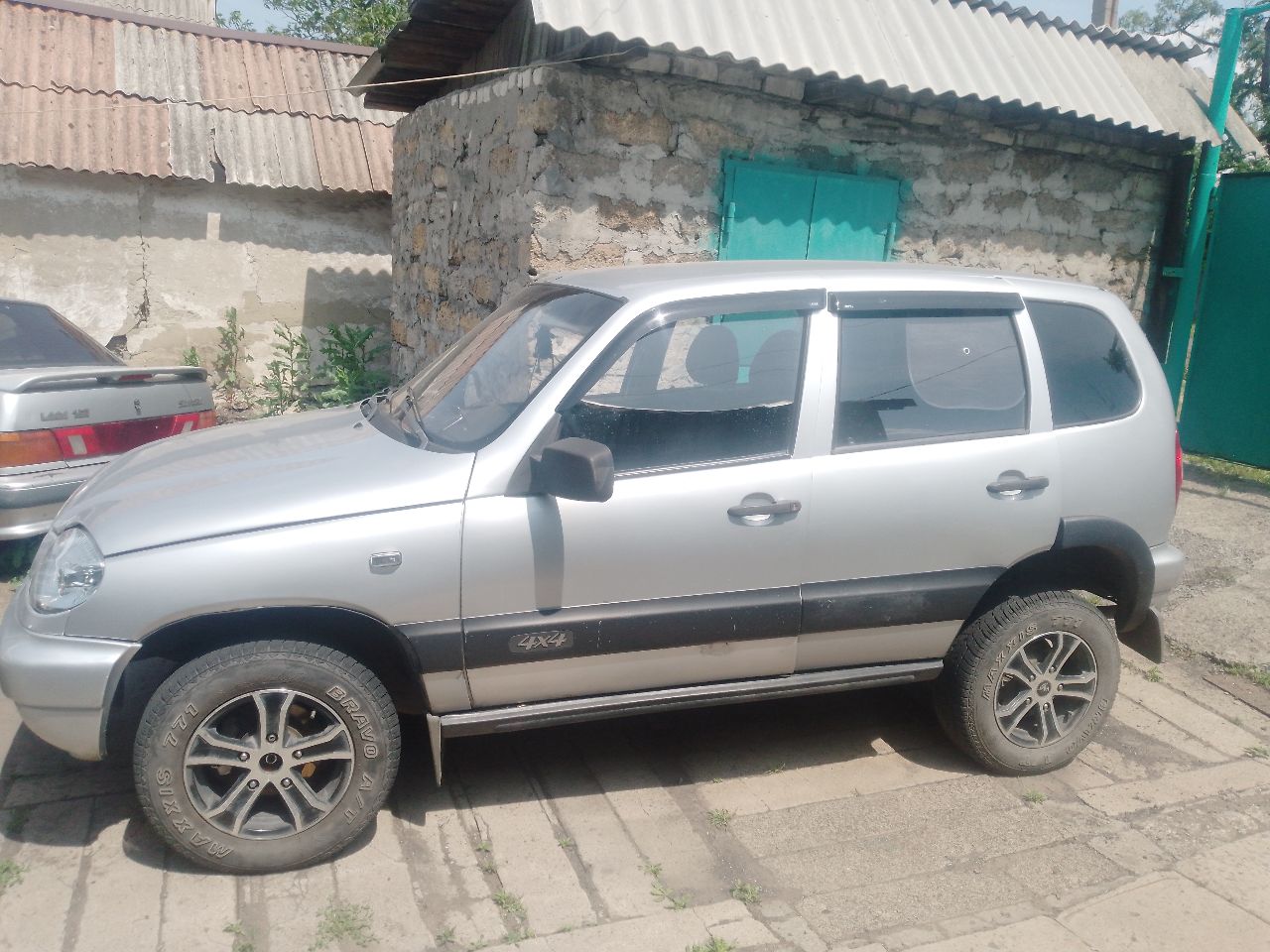 Продаю нива 2004г состояние удовлетворительное ходовая норм кузов без дыр стоит гбо 3 поколение документы на мне тел +79493918856 цена 390 тыс руб + торг снежное - фотография - 6