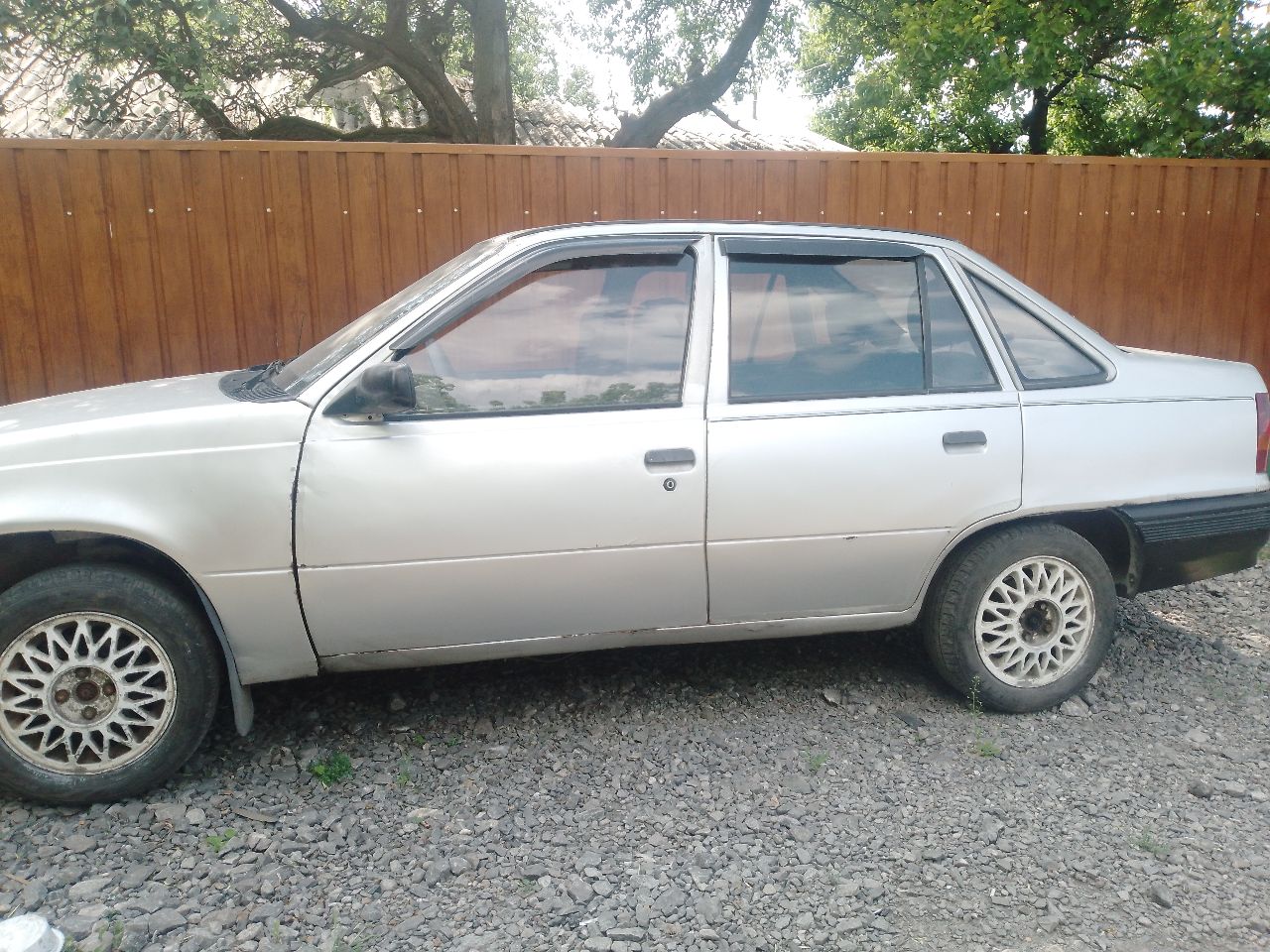 Продам опель кадет, 87 год 1.3 газ бензин, двигатель не дымит не троит масло не ест, в хорошем состо... - фотография