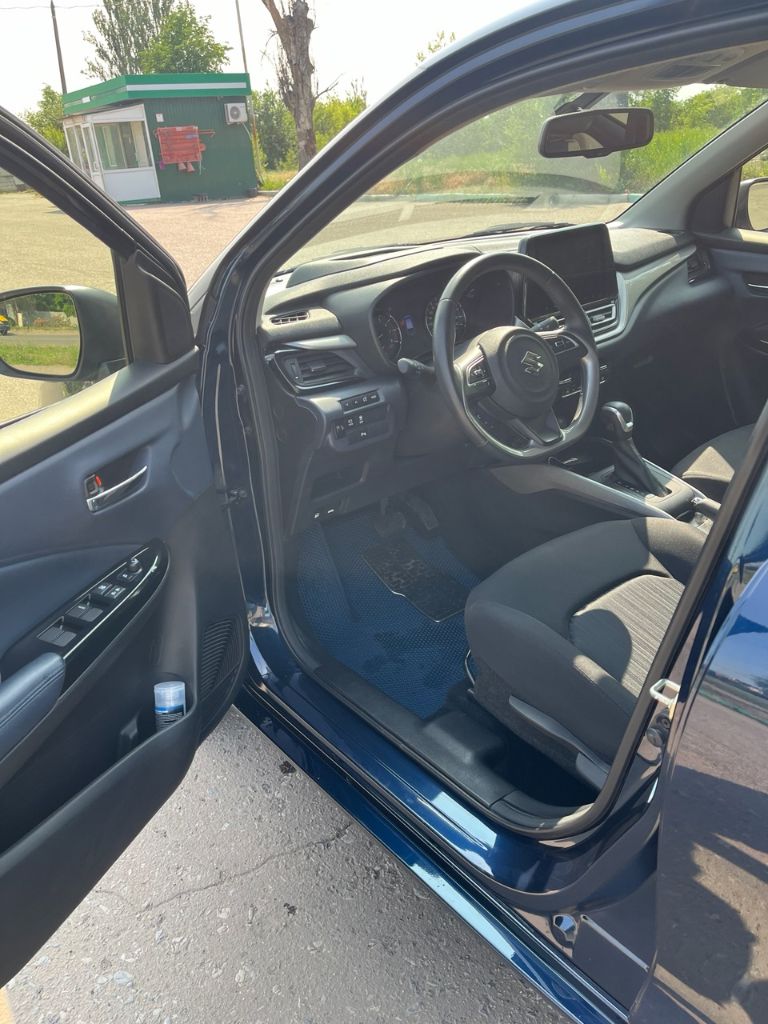 Продам suzuki baleno 2023 года. акпп объем 1.5, пробег 23800. машина в идеальном состоянии круговой обзор камер раздельный климат-контроль круиз-контроль корректор фар складывающиеся зеркала мультируль проекция скорости на лобовом стекле новая резина good year цена 2 🍋 все вопросы в телефонном режиме +7-949-322-77-07 - фотография - 7