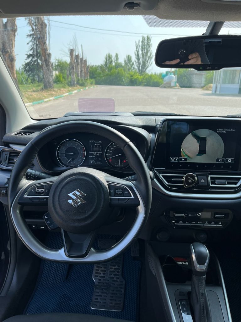 Продам suzuki baleno 2023 года. акпп объем 1.5, пробег 23800. машина в идеальном состоянии круговой обзор камер раздельный климат-контроль круиз-контроль корректор фар складывающиеся зеркала мультируль проекция скорости на лобовом стекле новая резина good year цена 2 🍋 все вопросы в телефонном режиме +7-949-322-77-07 - фотография - 10