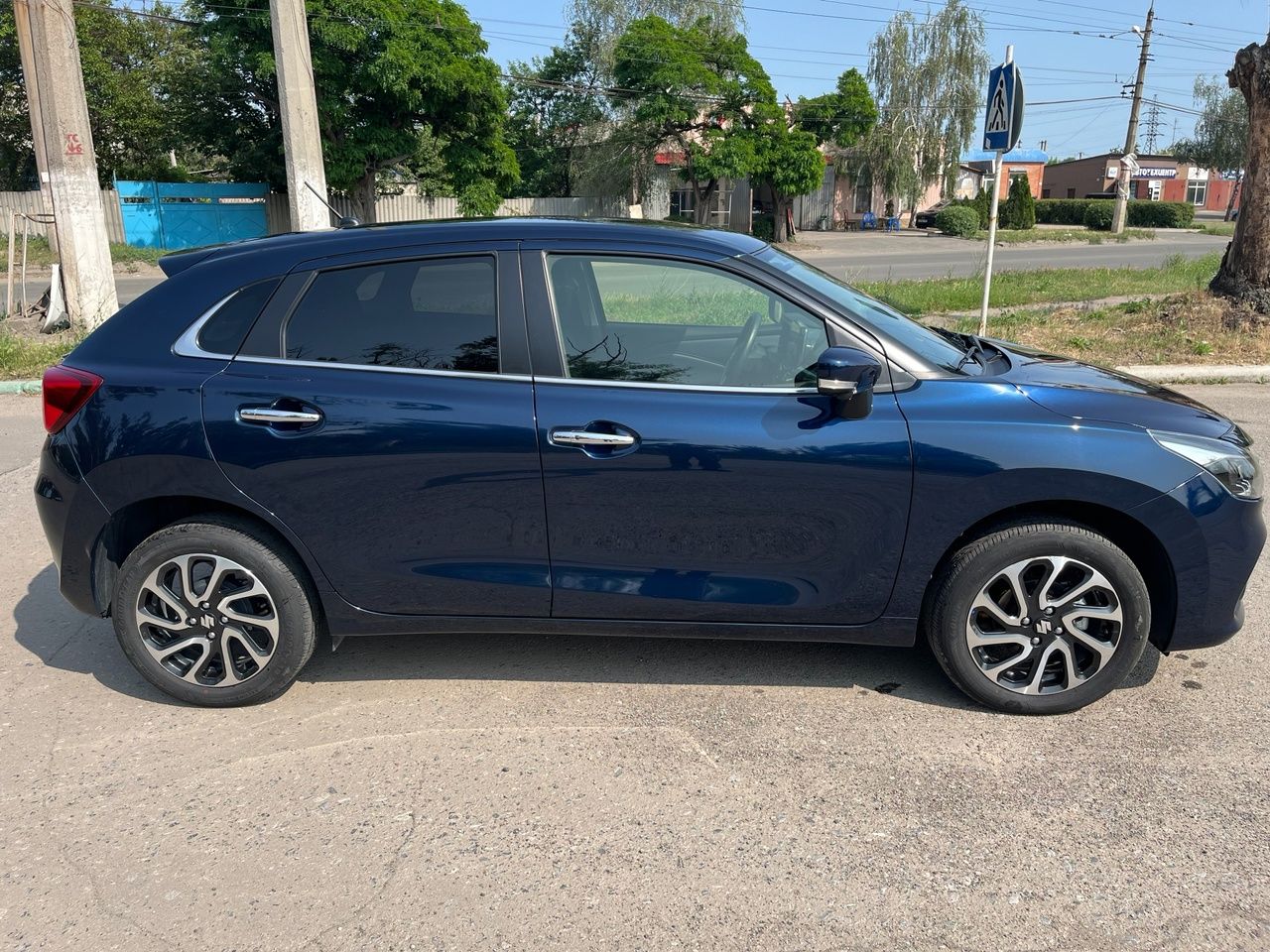 Продам suzuki baleno 2023 года. акпп объем 1.5, пробег 23800. машина в идеальном состоянии круговой обзор камер раздельный климат-контроль круиз-контроль корректор фар складывающиеся зеркала мультируль проекция скорости на лобовом стекле новая резина good year цена 2 🍋 все вопросы в телефонном режиме +7-949-322-77-07 - фотография - 3