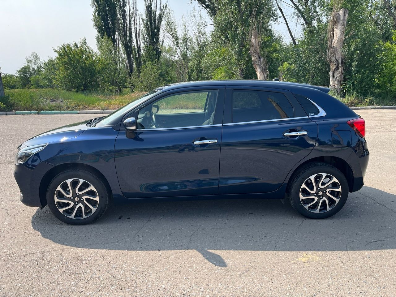 Продам suzuki baleno 2023 года. акпп объем 1.5, пробег 23800. машина в идеальном состоянии круговой обзор камер раздельный климат-контроль круиз-контроль корректор фар складывающиеся зеркала мультируль проекция скорости на лобовом стекле новая резина good year цена 2 🍋 все вопросы в телефонном режиме +7-949-322-77-07 - фотография - 4