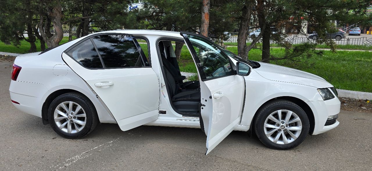 2017 год 148260 км skoda octavia а7 1.6 mt еврокар, газ/бензин авто в отличном состоянии, с большим ресурсом! полностью обслужена, никаких вложений не требует! я второй владелец. дтп не было, окрас весь родной. очень экономичный мотор, самая надёжная и без проблемная связка 1,6 и механика. установлено гбо! расход газа по трассе 7-7,5 литров, по городу 9,5-10,5 литров! не такси! стоимость любой поездки дешевле в два раза чем на обычном авто на бензине. бака газа (950 рублей) хватает в среднем на 350-400 км пути. мотор работает идеально, масло не берёт. ходовка без нареканий, эксплуатирую авто бережно, стиль езды спокойный, размеренный. салон чистый, аккуратная эксплуатация. шикарная комплектация: мультируль подогрев передних сидений автоматические складывающиеся зеркала при закрытии дверей на охрану зеркало заднего вида с затемнением подлокотник с регулировкой в четырёх направлениях! охлаждение бардачка двухзонный климат-контроль задние фары диодные, очень эффектно выглядят противотуманные передние фары в комплекте под сиденьем имеется зонт под водительским сиденьем дополнительный потайной отсек (для бумажника удобно) практичный, приятный салон новые коврики еva на лобовом стекле наклеена атермальная плёнка 3м. в просторном багажнике размещена докатка. практически не занимает места. в комплекте два ключа установлен новый аккумулятор машина собрана на еврокаре, покупалась в запорожье в 2019 году. авто с такой комплектацией и материалами в рф нет. новому хозяину достанется два комплекта колёс. летние – европейский мишлен на литых дисках, зимние кумхо если вам нужен стильный, красивый, надёжный и практичный автомобиль – партнёр на все случаи жизни от отпуска до переезда, который экономит, а значит зарабатывает вам деньги, то эта шкода октавия для вас! 1 490 000 руб. торг +7949-580-15-00 - фотография - 20