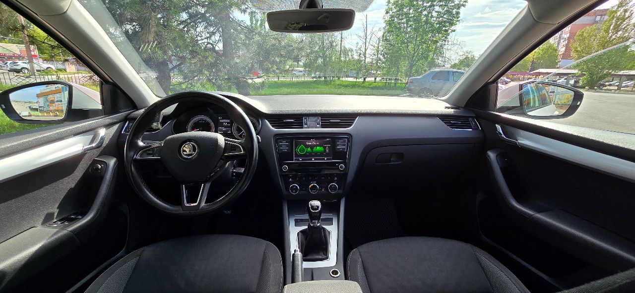 2017 год 148260 км skoda octavia а7 1.6 mt еврокар, газ/бензин авто в отличном состоянии, с большим ресурсом! полностью обслужена, никаких вложений не требует! я второй владелец. дтп не было, окрас весь родной. очень экономичный мотор, самая надёжная и без проблемная связка 1,6 и механика. установлено гбо! расход газа по трассе 7-7,5 литров, по городу 9,5-10,5 литров! не такси! стоимость любой поездки дешевле в два раза чем на обычном авто на бензине. бака газа (950 рублей) хватает в среднем на 350-400 км пути. мотор работает идеально, масло не берёт. ходовка без нареканий, эксплуатирую авто бережно, стиль езды спокойный, размеренный. салон чистый, аккуратная эксплуатация. шикарная комплектация: мультируль подогрев передних сидений автоматические складывающиеся зеркала при закрытии дверей на охрану зеркало заднего вида с затемнением подлокотник с регулировкой в четырёх направлениях! охлаждение бардачка двухзонный климат-контроль задние фары диодные, очень эффектно выглядят противотуманные передние фары в комплекте под сиденьем имеется зонт под водительским сиденьем дополнительный потайной отсек (для бумажника удобно) практичный, приятный салон новые коврики еva на лобовом стекле наклеена атермальная плёнка 3м. в просторном багажнике размещена докатка. практически не занимает места. в комплекте два ключа установлен новый аккумулятор машина собрана на еврокаре, покупалась в запорожье в 2019 году. авто с такой комплектацией и материалами в рф нет. новому хозяину достанется два комплекта колёс. летние – европейский мишлен на литых дисках, зимние кумхо если вам нужен стильный, красивый, надёжный и практичный автомобиль – партнёр на все случаи жизни от отпуска до переезда, который экономит, а значит зарабатывает вам деньги, то эта шкода октавия для вас! 1 490 000 руб. торг +7949-580-15-00 - фотография - 2