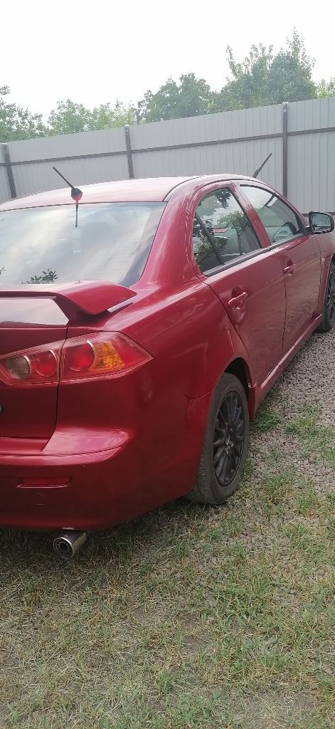 Mitsubishi lancer 2.0 mt, 2008 г. в., 216 298 км. пробега, полный привод с завода, работает без нареканий. редкий полноприводный автомобиль. датчик дождя, света, подогрев передних сидений, штатная магнитола, круиз контроль. двигатель и коробка в хорошем состоянии, косметички имеются сколы на пластике, (3 года назад автомобиль освежался). ходовая часть исправна. цена 650.000 р, . тел. +7949-422-97-28. - фотография - 3