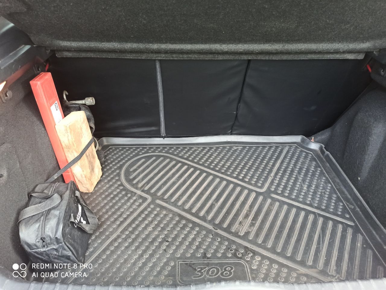 Продам пежо 308 хэтчбэк 2011 г. механика.5 ступ. 120 л. с. 1.6 л. пробег 198 тыс. кондиционер, гур, климат- контроль, 4 стеклоподьемника, обогрев сидений, переднего и заднего стекол, противотуманки, светодиодные дхо, вместительный багажник, новые чехлы. масла и расходники поменяны. стоят легкосплавные диски р16.в комплекте шипованная зимняя резина на штампах. 600 000 торг пишите или звоните +79493559025.шахтерск - фотография - 5