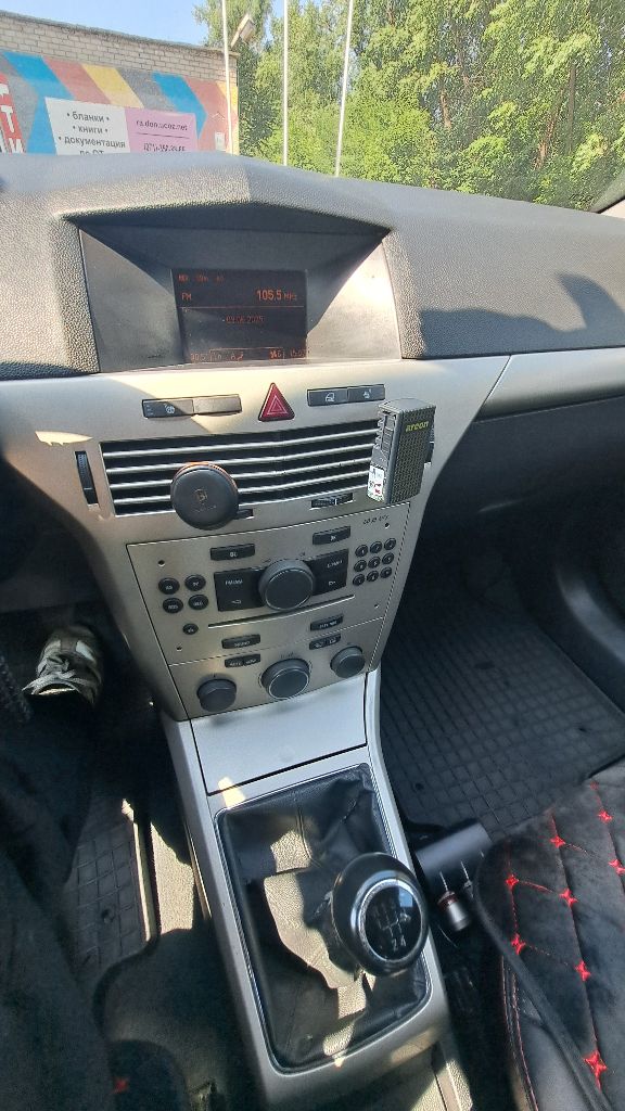 Opel astra h 2007 1.6 механика пробег 160.000км авто владею больше 2-х лет. мотор надёжный z16xer без теплообменника. есть мелкие коцки по кузову в силу возраста. хорошие кожаные чехлы. климат контроль, 2 стеклоподьемника, подогрев сидений, электрорегулировка фар и зеркал, подогрев стекол и зеркал, сигнализация. aux, cd, bluetooth. два комплекта колёс и дисков. полное переоформление. ориентировочно донецк. цена: 650.000 руб. торг имеется +79493733842 (если не дозвонились пишите в тг) - фотография - 10