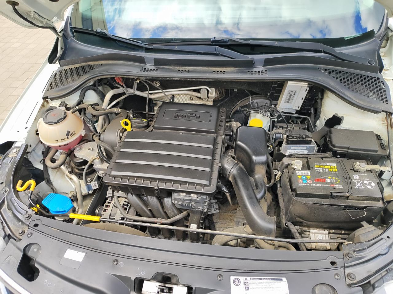 Автомобиль: skoda rapid, год 2019, пробег 56 000км, объем 1600см, цена 1 370 000, телефон +7 949 844-60-64, дмитрий. местонахождение донецк продаю свой ухоженный и энергичный skoda rapid 2019 года выпуска в редкой и стильной комплектации hockey edition! это не просто надежный чешский хэтчбек – это автомобиль с характером, готовый подарить вам комфорт и уверенность за рулем каждый день! почему этот rapid – умная покупка сегодня? ✅ уникальный hockey edition: выделяйтесь из потока! черные элементы экстерьера (зеркала, радиаторная решетка), стильные 16" литые диски, спортивный руль, подогрев передних сидений и лобового стекла – все это делает авто не только красивым, но и невероятно практичным для нашего климата! ✅ свежее обслуживание – ездите без забот! всего 500 км назад пройдено полное то! заменено: масло, все фильтры (воздушный, салонный, масляный, топливный), свечи зажигания! автомобиль технически идеально подготовлен для нового владельца – просто садитесь и езжайте! ✅ чистая история & документы: оригинал птс, всего 2 собственника, никаких залогов и ограничений! история без дтп. прозрачность и спокойствие гарантированы. все готово к быстрой и честной сделке! ✅ небольшой пробег: всего 56 000 км – автомобиль в самом расцвете сил! реальная экономия по сравнению с новым авто. ✅ автомат & экономия: плавная и надежная 6-ступенчатая автоматическая коробка передач (aq160) – идеал для города и трассы. комбинируйте с отличной топливной экономичностью (всего ~6.5-7.5 л/100км!). ✅ ухоженный салон: тканевый салон в хорошем состоянии – уютно, практично и без серьезных повреждений. огромный багажник (415 л) – возьмите все, что нужно! ✅ цена соответствует качеству: 1 370 000 руб. – это инвестиция в надежный, свежеобслуженный и уникальный автомобиль в топовой для rapid комплектации. сравните предложения – здесь вы платите за готовность и эксклюзивность! 🚗 hockey edition – для тех, кто ценит стиль и практичность! динамичный дизайн, отличная управляемость, подогревы для холодного утра, экономичный двигатель и акпп – идеальный набор для комфортной и уверенной езды по донецку и за его пределами. 💎 это не обычная продажа – это шанс получить особенный rapid! 💎 где смотреть? автомобиль находится в донецке. приглашаю на смотрины и тест-драйв в удобное время! проверка? приветствую адекватные проверки на подъемнике у вашего мастера (после осмотра). торг? возможен только при личной встрече для серьезного покупателя с готовностью к сделке. - фотография - 10