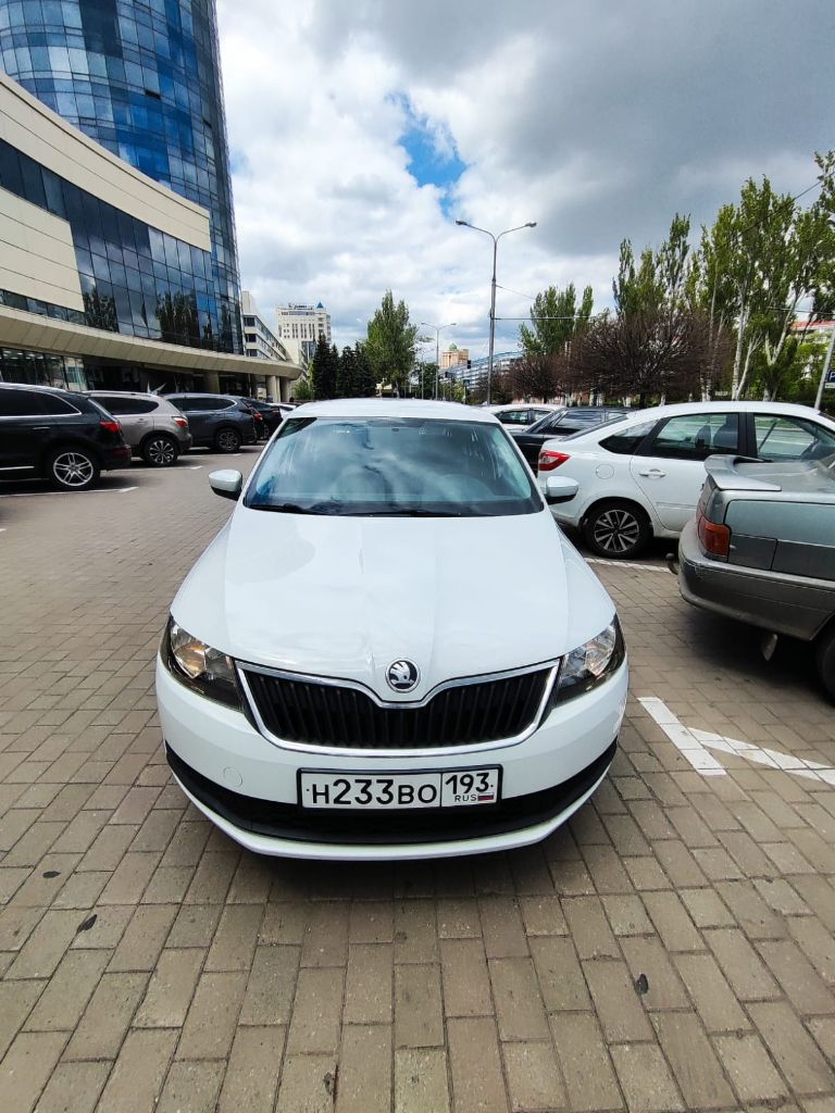Автомобиль: skoda rapid, год 2019, пробег 56 000км, объем 1600см, цена 1 370 000, телефон +7 949 844-60-64, дмитрий. местонахождение донецк продаю свой ухоженный и энергичный skoda rapid 2019 года выпуска в редкой и стильной комплектации hockey edition! это не просто надежный чешский хэтчбек – это автомобиль с характером, готовый подарить вам комфорт и уверенность за рулем каждый день! почему этот rapid – умная покупка сегодня? ✅ уникальный hockey edition: выделяйтесь из потока! черные элементы экстерьера (зеркала, радиаторная решетка), стильные 16" литые диски, спортивный руль, подогрев передних сидений и лобового стекла – все это делает авто не только красивым, но и невероятно практичным для нашего климата! ✅ свежее обслуживание – ездите без забот! всего 500 км назад пройдено полное то! заменено: масло, все фильтры (воздушный, салонный, масляный, топливный), свечи зажигания! автомобиль технически идеально подготовлен для нового владельца – просто садитесь и езжайте! ✅ чистая история & документы: оригинал птс, всего 2 собственника, никаких залогов и ограничений! история без дтп. прозрачность и спокойствие гарантированы. все готово к быстрой и честной сделке! ✅ небольшой пробег: всего 56 000 км – автомобиль в самом расцвете сил! реальная экономия по сравнению с новым авто. ✅ автомат & экономия: плавная и надежная 6-ступенчатая автоматическая коробка передач (aq160) – идеал для города и трассы. комбинируйте с отличной топливной экономичностью (всего ~6.5-7.5 л/100км!). ✅ ухоженный салон: тканевый салон в хорошем состоянии – уютно, практично и без серьезных повреждений. огромный багажник (415 л) – возьмите все, что нужно! ✅ цена соответствует качеству: 1 370 000 руб. – это инвестиция в надежный, свежеобслуженный и уникальный автомобиль в топовой для rapid комплектации. сравните предложения – здесь вы платите за готовность и эксклюзивность! 🚗 hockey edition – для тех, кто ценит стиль и практичность! динамичный дизайн, отличная управляемость, подогревы для холодного утра, экономичный двигатель и акпп – идеальный набор для комфортной и уверенной езды по донецку и за его пределами. 💎 это не обычная продажа – это шанс получить особенный rapid! 💎 где смотреть? автомобиль находится в донецке. приглашаю на смотрины и тест-драйв в удобное время! проверка? приветствую адекватные проверки на подъемнике у вашего мастера (после осмотра). торг? возможен только при личной встрече для серьезного покупателя с готовностью к сделке. - фотография - 8