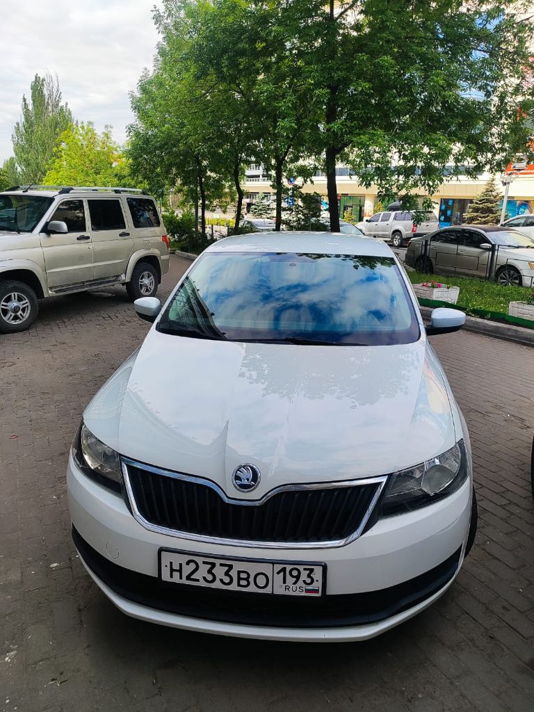 Автомобиль: skoda rapid, год 2019, пробег 56 000км, объем 1600см, цена 1 370 000, телефон +7 949 844-60-64, дмитрий. местонахождение донецк продаю свой ухоженный и энергичный skoda rapid 2019 года выпуска в редкой и стильной комплектации hockey edition! это не просто надежный чешский хэтчбек – это автомобиль с характером, готовый подарить вам комфорт и уверенность за рулем каждый день! почему этот rapid – умная покупка сегодня? ✅ уникальный hockey edition: выделяйтесь из потока! черные элементы экстерьера (зеркала, радиаторная решетка), стильные 16" литые диски, спортивный руль, подогрев передних сидений и лобового стекла – все это делает авто не только красивым, но и невероятно практичным для нашего климата! ✅ свежее обслуживание – ездите без забот! всего 500 км назад пройдено полное то! заменено: масло, все фильтры (воздушный, салонный, масляный, топливный), свечи зажигания! автомобиль технически идеально подготовлен для нового владельца – просто садитесь и езжайте! ✅ чистая история & документы: оригинал птс, всего 2 собственника, никаких залогов и ограничений! история без дтп. прозрачность и спокойствие гарантированы. все готово к быстрой и честной сделке! ✅ небольшой пробег: всего 56 000 км – автомобиль в самом расцвете сил! реальная экономия по сравнению с новым авто. ✅ автомат & экономия: плавная и надежная 6-ступенчатая автоматическая коробка передач (aq160) – идеал для города и трассы. комбинируйте с отличной топливной экономичностью (всего ~6.5-7.5 л/100км!). ✅ ухоженный салон: тканевый салон в хорошем состоянии – уютно, практично и без серьезных повреждений. огромный багажник (415 л) – возьмите все, что нужно! ✅ цена соответствует качеству: 1 370 000 руб. – это инвестиция в надежный, свежеобслуженный и уникальный автомобиль в топовой для rapid комплектации. сравните предложения – здесь вы платите за готовность и эксклюзивность! 🚗 hockey edition – для тех, кто ценит стиль и практичность! динамичный дизайн, отличная управляемость, подогревы для холодного утра, экономичный двигатель и акпп – идеальный набор для комфортной и уверенной езды по донецку и за его пределами. 💎 это не обычная продажа – это шанс получить особенный rapid! 💎 где смотреть? автомобиль находится в донецке. приглашаю на смотрины и тест-драйв в удобное время! проверка? приветствую адекватные проверки на подъемнике у вашего мастера (после осмотра). торг? возможен только при личной встрече для серьезного покупателя с готовностью к сделке. - фотография - 15