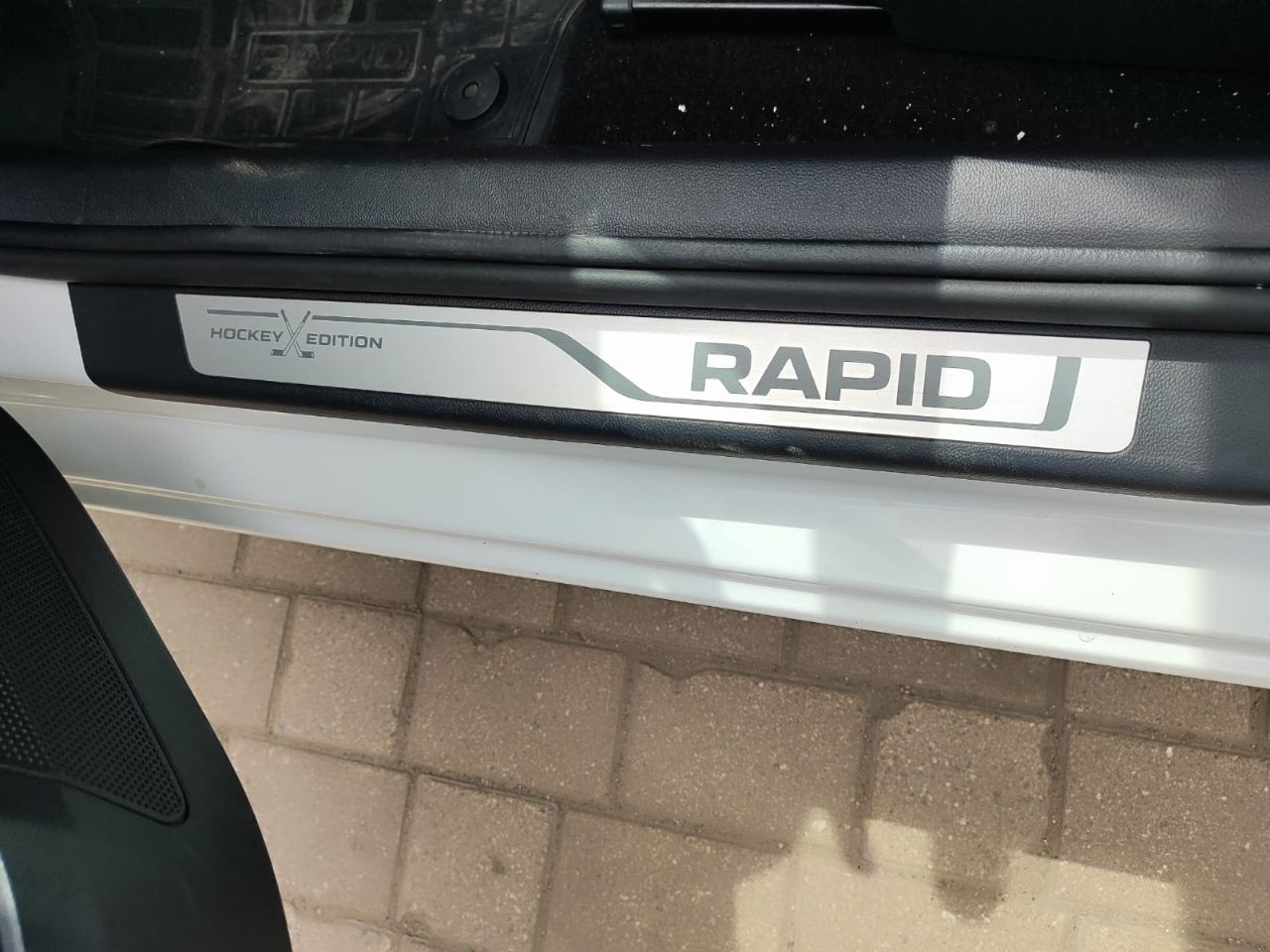 Автомобиль: skoda rapid, год 2019, пробег 56 000км, объем 1600см, цена 1 370 000, телефон +7 949 844-60-64, дмитрий. местонахождение донецк продаю свой ухоженный и энергичный skoda rapid 2019 года выпуска в редкой и стильной комплектации hockey edition! это не просто надежный чешский хэтчбек – это автомобиль с характером, готовый подарить вам комфорт и уверенность за рулем каждый день! почему этот rapid – умная покупка сегодня? ✅ уникальный hockey edition: выделяйтесь из потока! черные элементы экстерьера (зеркала, радиаторная решетка), стильные 16" литые диски, спортивный руль, подогрев передних сидений и лобового стекла – все это делает авто не только красивым, но и невероятно практичным для нашего климата! ✅ свежее обслуживание – ездите без забот! всего 500 км назад пройдено полное то! заменено: масло, все фильтры (воздушный, салонный, масляный, топливный), свечи зажигания! автомобиль технически идеально подготовлен для нового владельца – просто садитесь и езжайте! ✅ чистая история & документы: оригинал птс, всего 2 собственника, никаких залогов и ограничений! история без дтп. прозрачность и спокойствие гарантированы. все готово к быстрой и честной сделке! ✅ небольшой пробег: всего 56 000 км – автомобиль в самом расцвете сил! реальная экономия по сравнению с новым авто. ✅ автомат & экономия: плавная и надежная 6-ступенчатая автоматическая коробка передач (aq160) – идеал для города и трассы. комбинируйте с отличной топливной экономичностью (всего ~6.5-7.5 л/100км!). ✅ ухоженный салон: тканевый салон в хорошем состоянии – уютно, практично и без серьезных повреждений. огромный багажник (415 л) – возьмите все, что нужно! ✅ цена соответствует качеству: 1 370 000 руб. – это инвестиция в надежный, свежеобслуженный и уникальный автомобиль в топовой для rapid комплектации. сравните предложения – здесь вы платите за готовность и эксклюзивность! 🚗 hockey edition – для тех, кто ценит стиль и практичность! динамичный дизайн, отличная управляемость, подогревы для холодного утра, экономичный двигатель и акпп – идеальный набор для комфортной и уверенной езды по донецку и за его пределами. 💎 это не обычная продажа – это шанс получить особенный rapid! 💎 где смотреть? автомобиль находится в донецке. приглашаю на смотрины и тест-драйв в удобное время! проверка? приветствую адекватные проверки на подъемнике у вашего мастера (после осмотра). торг? возможен только при личной встрече для серьезного покупателя с готовностью к сделке. - фотография - 6