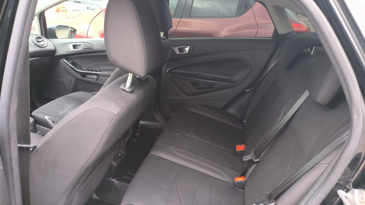 Продаётся ford fiesta sedan 2016 г. в. пробег 150 тыс. км. в хорошем состоянии: - двигатель объём 1,6 л. атмосферный - акпп - кондиционер работает исправно - 4 электростеклоподъёмника - подогревы передних сидений, боковых зеркал, лобового и заднего стекла - электроусилитель руля - магнитола android мотор и коробка работают без нареканий, по ходовой ничего не гремит, не стучит. экономичный, городской авто. ремонтировать ничего не надо, сел и поехал. по документам всё в порядке. я собственник. цена: 895,000₽ торг присутствует при осмотре. макеевка +79494097562 - фотография - 11