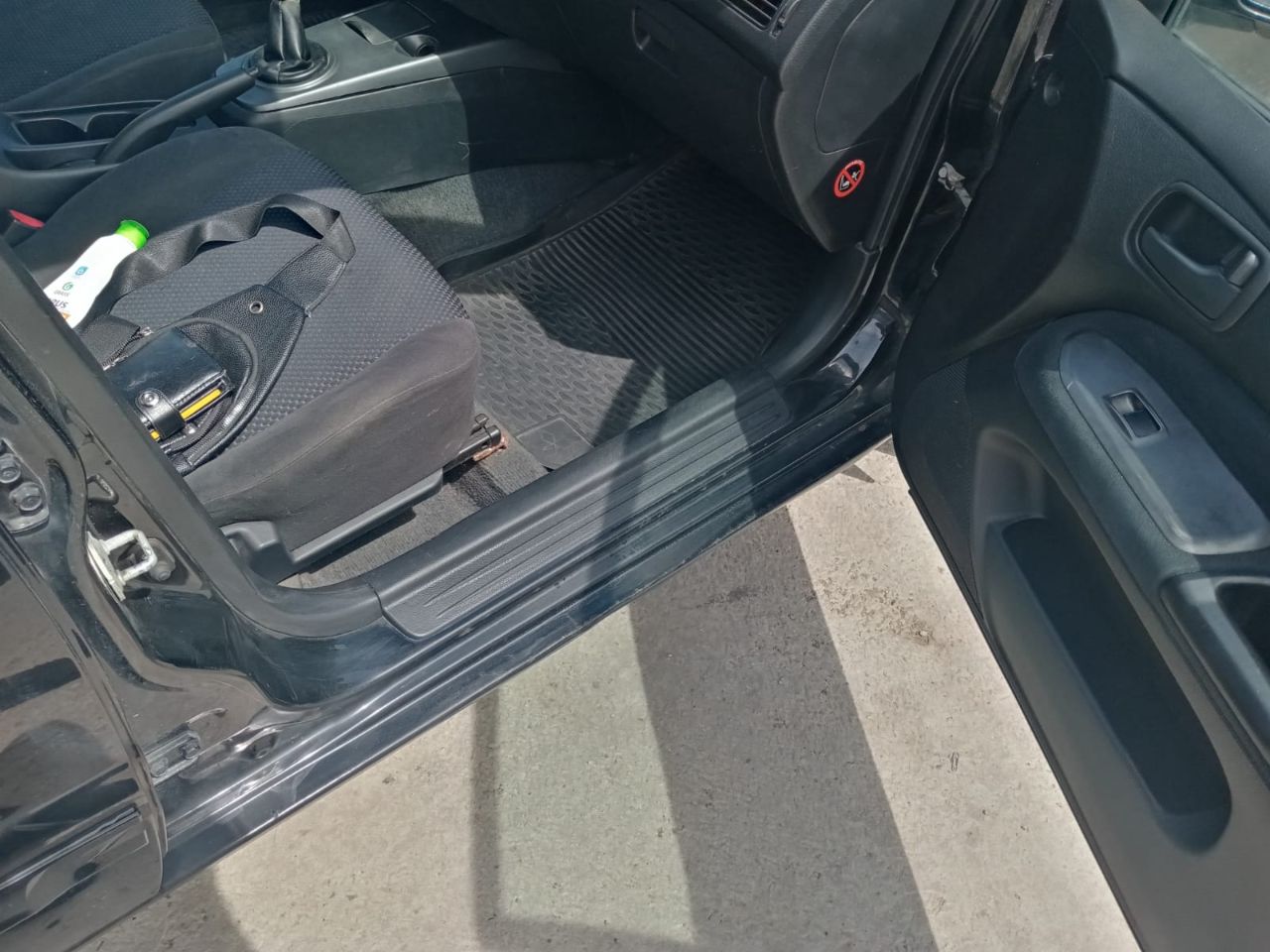 Митсубиси лансер 2007 1.6 двигатель отлично, масло не ест и не дымит. коробка, салон, ходовка на 5.... - фотография