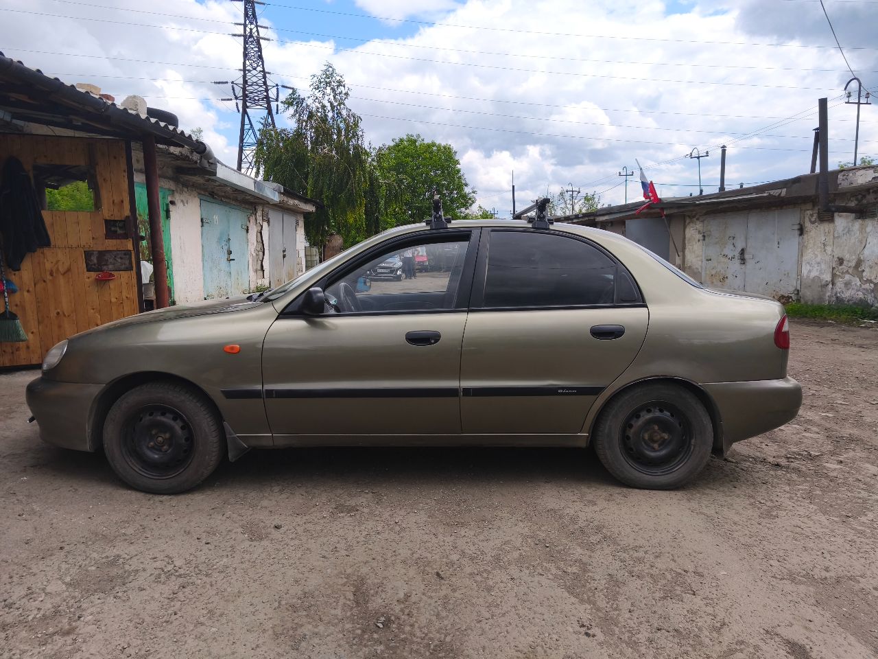 Sens 1.3, 2006 газ/бензин. машина местная. с 2014 по 2021 была в моих руках, потом отдал тестю. по технике машина живая, по кузову гнили нет и не было, но вопросы есть. в дтп авто за всю свою жизнь не попадало. задняя правая дверь с разборки не из-за дтп, а из-за халатности. пробег родной, хотите - верьте, не хотите - проверяйте. денег на з/ч никогда не жалел. +79493561497, 250000 - фотография - 1