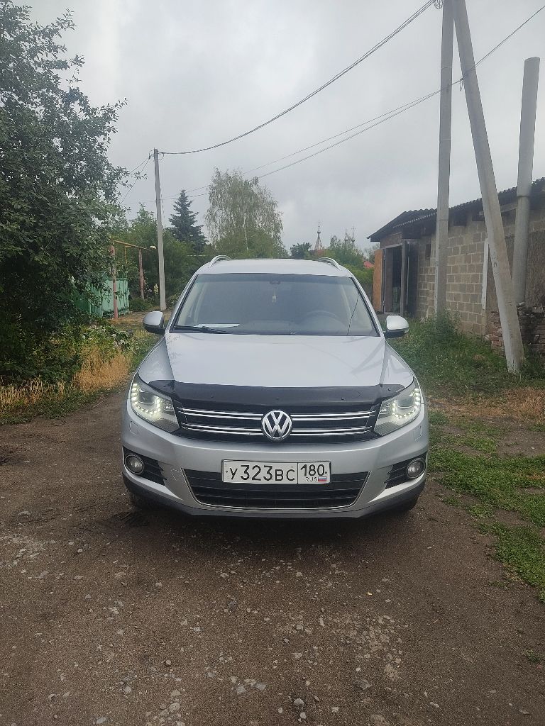 Продаю цена 1100000 руб volkswagen tiguan 2.0 tsi at 2011г. , 170л. с., акпп, 4wd, пробег 225000км. автомобиль в хорошем техническом и внешнем состоянии. подогрев сидений. парктроники. заводской ксенон с адаптивной оптикой. мультимедиа мп3, aux, cd. круиз-контроль. мульти-руль. двухзонный климат контроль холодит отлично, печка греет. стеклоподъемники на все двери. электрорегулировка и обогрев зеркал заднего вида. датчик дождя и света. работает каждая кнопка. два комплекта резины литые диски лето, зима штампы с оригинальными колпаками. приезжайте смотрите все расскажу. разумный торг уместен. перекупов и салоны просьба не беспокоить. телефон +7 949 385-14-76 - фотография - 5