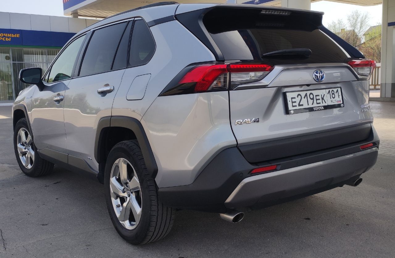 Луганск. ‼️ цена 3099000 руб. ‼️продам toyota rav 4, максимальная комплектация ‼️гибрид‼️ 2019 год, пробег 41000 км, не бита в родной краске. в дтп не участвовала. машина в отличном состоянии, полностью обслужена, готова к новому хозяину. тел. +79595279116 дмитрий. - фотография - 3