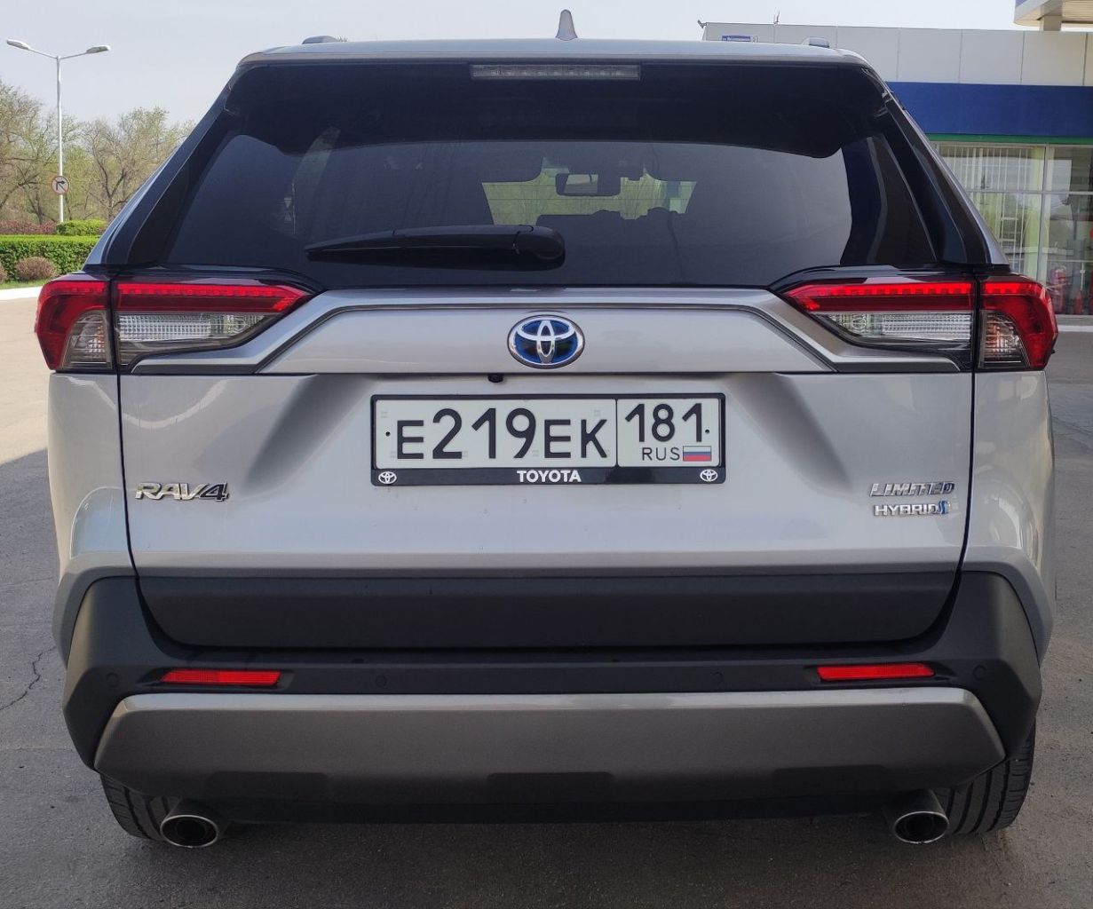 Луганск. ‼️ цена 3099000 руб. ‼️продам toyota rav 4, максимальная комплектация ‼️гибрид‼️ 2019 год, пробег 41000 км, не бита в родной краске. в дтп не участвовала. машина в отличном состоянии, полностью обслужена, готова к новому хозяину. тел. +79595279116 дмитрий. - фотография - 2