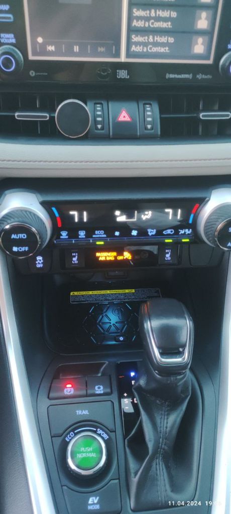 Луганск. ‼️ цена 3099000 руб. ‼️продам toyota rav 4, максимальная комплектация ‼️гибрид‼️ 2019 год, пробег 41000 км, не бита в родной краске. в дтп не участвовала. машина в отличном состоянии, полностью обслужена, готова к новому хозяину. тел. +79595279116 дмитрий. - фотография - 8