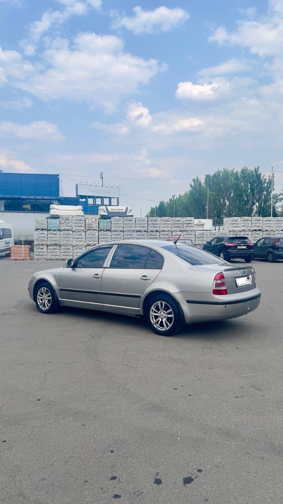 ‼‼продаю: skoda superb 2007 года‼‼ ‼мотор: 1.8 turbo mкпп‼ ✅цена: 750.000 руб. .✅ ✅пробег: 254 876 км✅ по кузову в хорошем состоянии, родной окрас, салон ухоженный, машина всегда в чистоте, гаражное хранение. технически автомобиль исправен и обслужен. вся ходовая часть в отличном состоянии, поменяны все фильтра и масла. комплектация: кондиционер, электропакет, abs, мультимедиа, сигнализация, установлен газ. 📞+7 (949) 412-64-26 📞+7 (949) 412-62-77 - фотография - 4