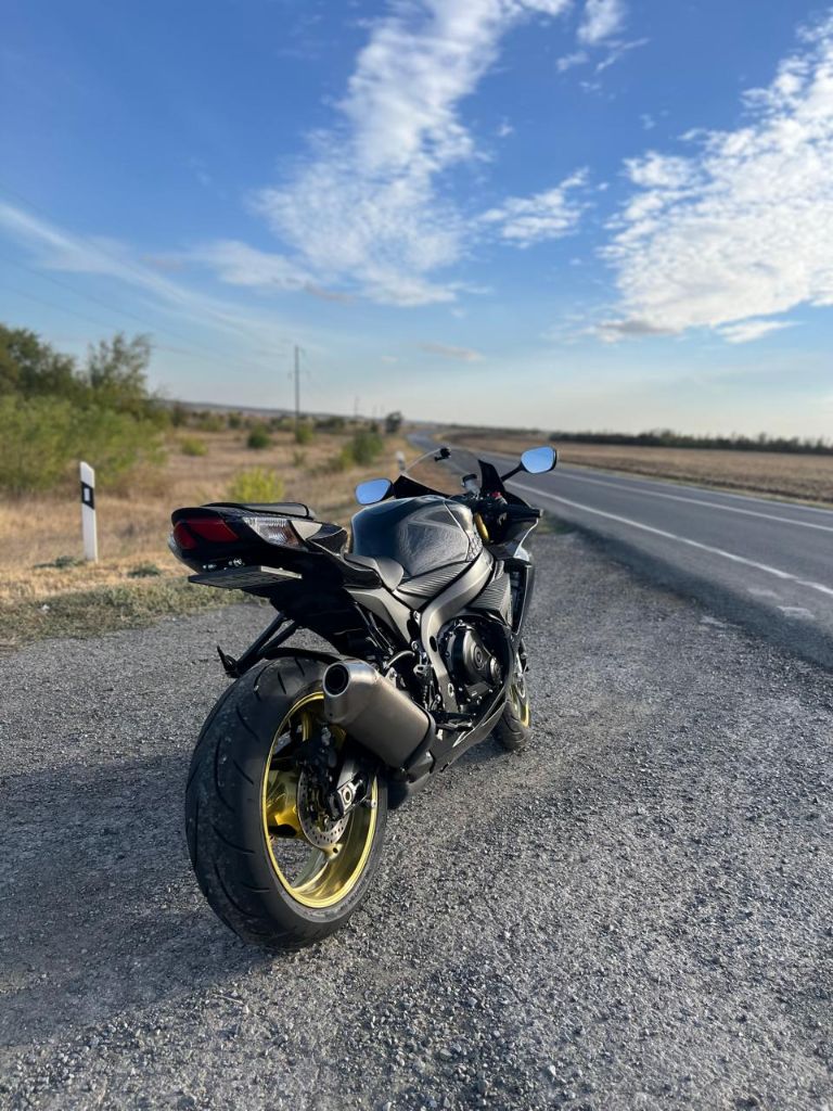 Продам 🏍️ suzuki gsxr 750 l8 2018г пробег 3000км - фотография - 2
