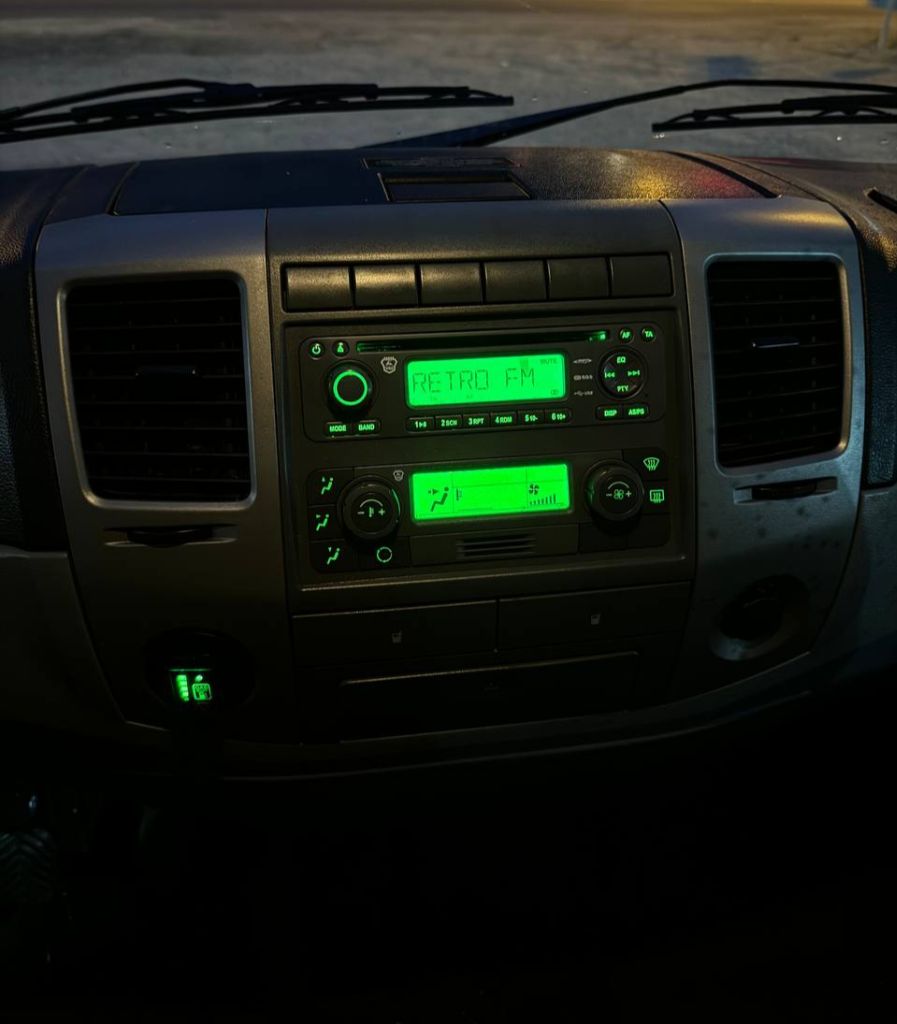 Продам газель - бизнес. состояние идеальное. 2014 г. в. пробег 124 000. вкладывать не нужно ничего, сел и поехал. ширина будки 2.04, длина 4.12, высота 1.90 ( по внутренним замерам). на все вопросы отвечу по телефону. г. макеевка цена 1 800 000. +79493569314 - фотография - 7