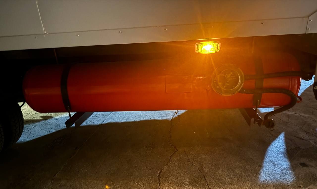 Продам газель - бизнес. состояние идеальное. 2014 г. в. пробег 124 000. вкладывать не нужно ничего, сел и поехал. ширина будки 2.04, длина 4.12, высота 1.90 ( по внутренним замерам). на все вопросы отвечу по телефону. г. макеевка цена 1 800 000. +79493569314 - фотография - 4