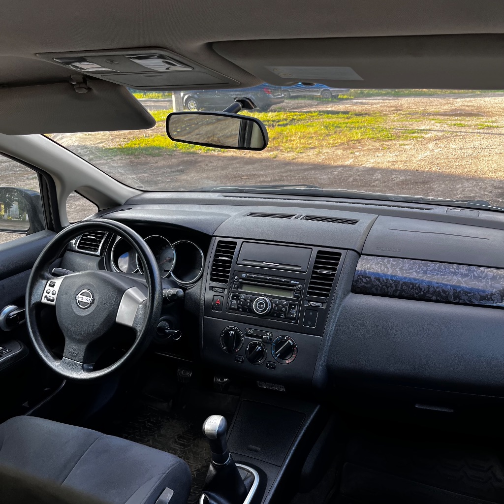 Nissan tiida 2008 год 1.6 я владелец продам ниссан тиида мотор один из самых надёжных 1.6, салон трансформер, заднее сиденье двигается полностью вперед и назад и складывается есть кондиционер, холодит, мультируль чистый салон, хорошая штатная музыка, два ключа машина европейка оформлена на меня, я собственник цена 455.000 торг возможен +79494675501 - фотография - 7