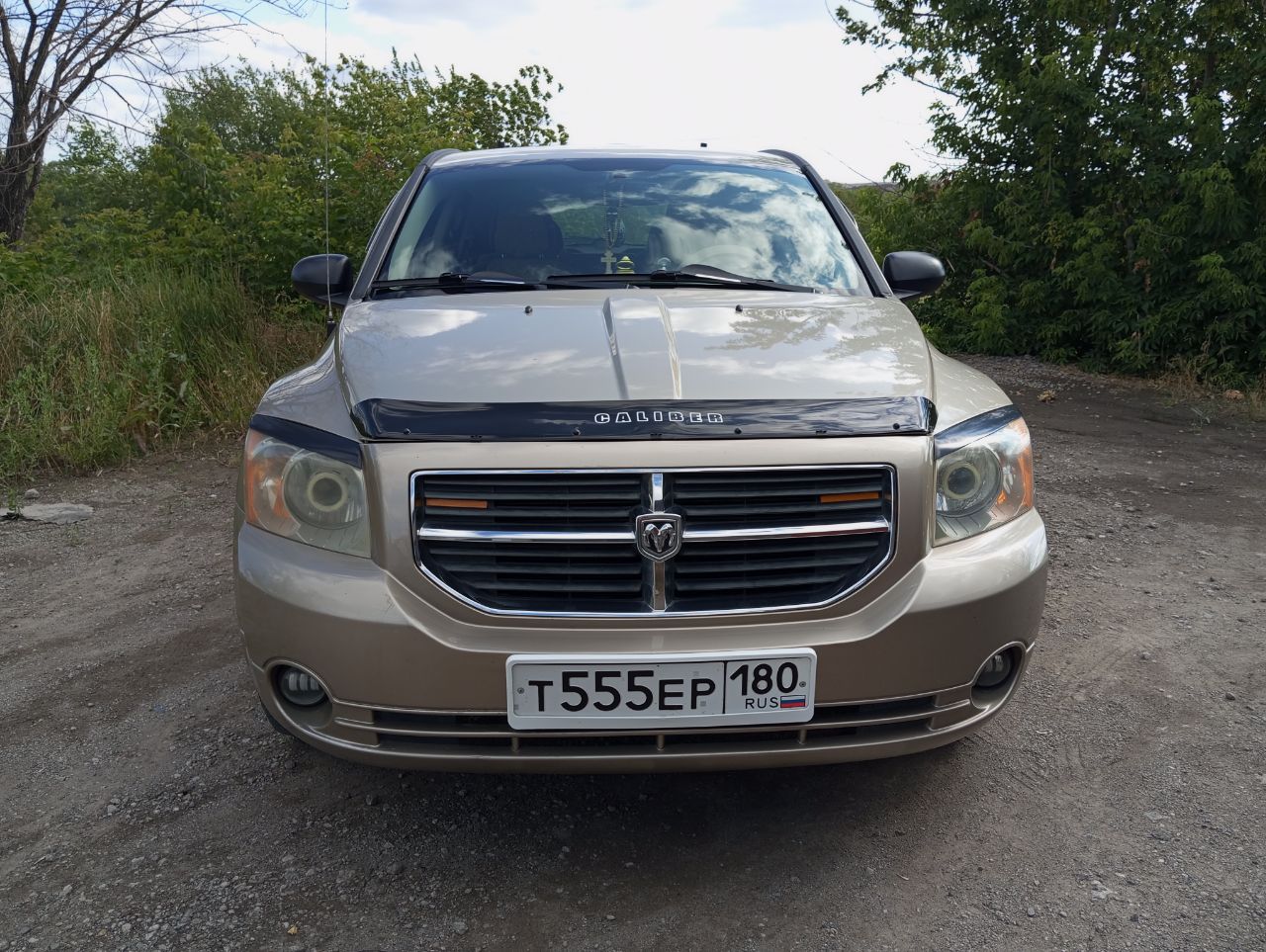 Продам свое личное авто dodge caliber 2010г. рестайлинг. 2.0 бензин, акпп-вариатор, пробег: 155т. в отличном состоянии, не бит, стекла оригинал, ухоженный, обслужен, гаражного хранения! двигатель, акпп, подвеска все отлично. сел и поехал! по кузову ок! abs, airbag, гур, круиз-контроль, кондиционер, эл/стекла-зеркала, подогрев, ц/замок, 2 ключа, магнитола android и т. д. салон хороший! документы в порядке, я владелец! продажа без номеров! ц: 800.000р. енакиево. +79493652755. - фотография - 2