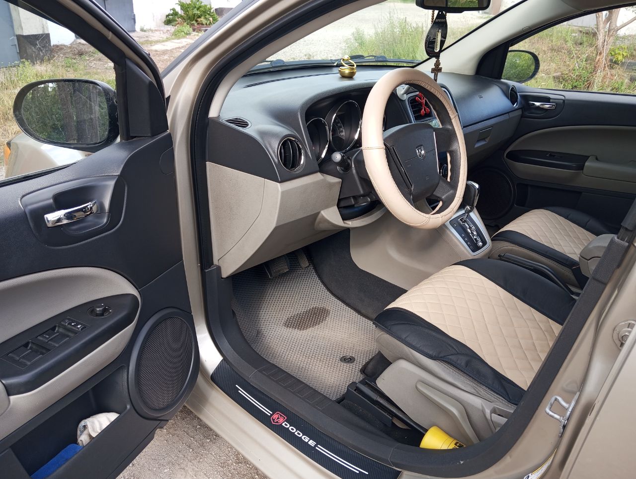 Продам свое личное авто dodge caliber 2010г. рестайлинг. 2.0 бензин, акпп-вариатор, пробег: 155т. в отличном состоянии, не бит, стекла оригинал, ухоженный, обслужен, гаражного хранения! двигатель, акпп, подвеска все отлично. сел и поехал! по кузову ок! abs, airbag, гур, круиз-контроль, кондиционер, эл/стекла-зеркала, подогрев, ц/замок, 2 ключа, магнитола android и т. д. салон хороший! документы в порядке, я владелец! продажа без номеров! ц: 800.000р. енакиево. +79493652755. - фотография - 5