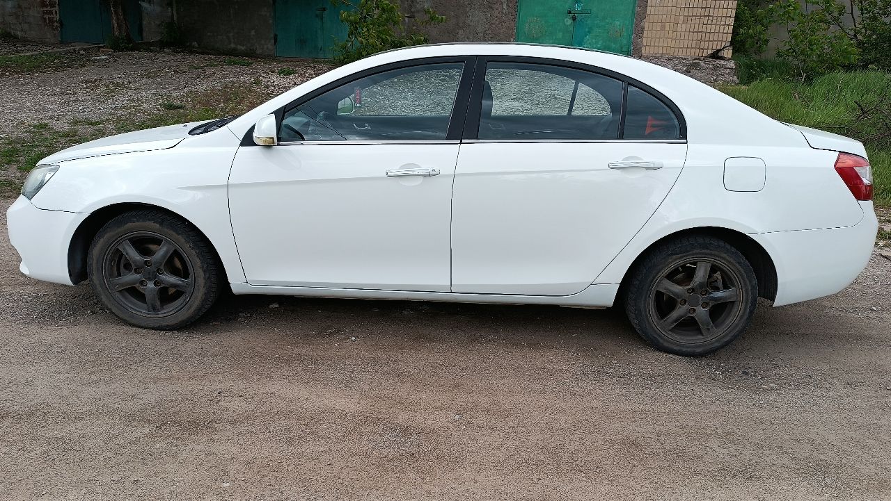 Продам geely emgrand ec7 1.8 2013 года, с пробегом 122т, в хорошем состоянии как внешне так и технически, не гнилая. машина хозяйская, ухоженная, стоит газ( зарегистрирован). хорошая комплектация, стеклоподъёмники, регулировка зеркал, центральный замок, кондиционер дует, но надо дозаправить, по документам полный порядок цена 550т. р + небольшой торг осмотр г. енакиево тел. +79493936854 - фотография - 6