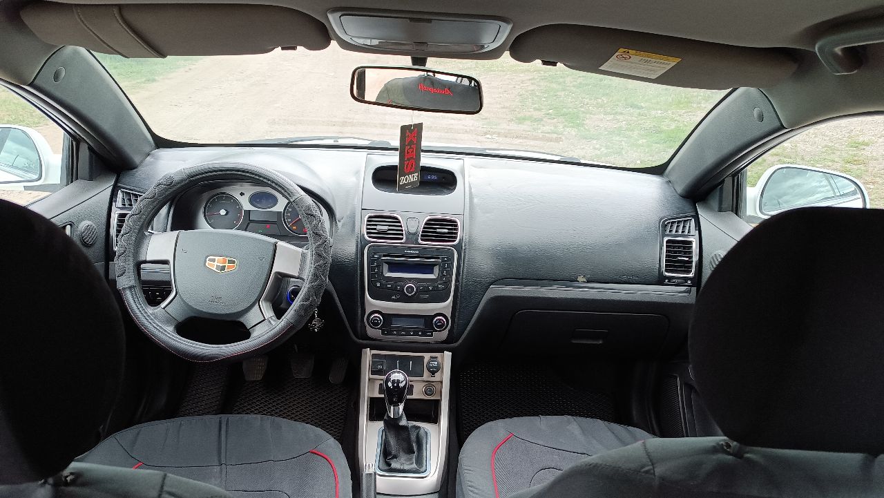 Продам geely emgrand ec7 1.8 2013 года, с пробегом 122т, в хорошем состоянии как внешне так и технически, не гнилая. машина хозяйская, ухоженная, стоит газ( зарегистрирован). хорошая комплектация, стеклоподъёмники, регулировка зеркал, центральный замок, кондиционер дует, но надо дозаправить, по документам полный порядок цена 550т. р + небольшой торг осмотр г. енакиево тел. +79493936854 - фотография - 8