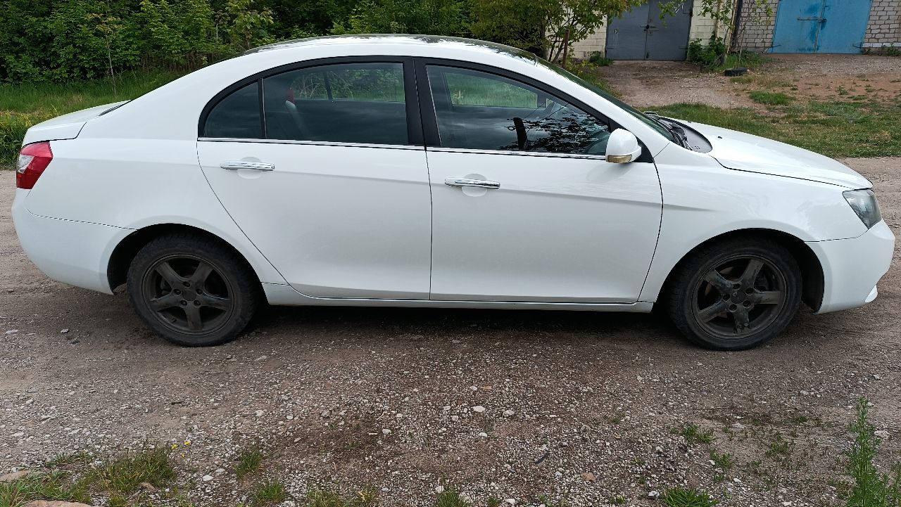 Продам geely emgrand ec7 1.8 2013 года, с пробегом 122т, в хорошем состоянии как внешне так и технически, не гнилая. машина хозяйская, ухоженная, стоит газ( зарегистрирован). хорошая комплектация, стеклоподъёмники, регулировка зеркал, центральный замок, кондиционер дует, но надо дозаправить, по документам полный порядок цена 550т. р + небольшой торг осмотр г. енакиево тел. +79493936854 - фотография - 5