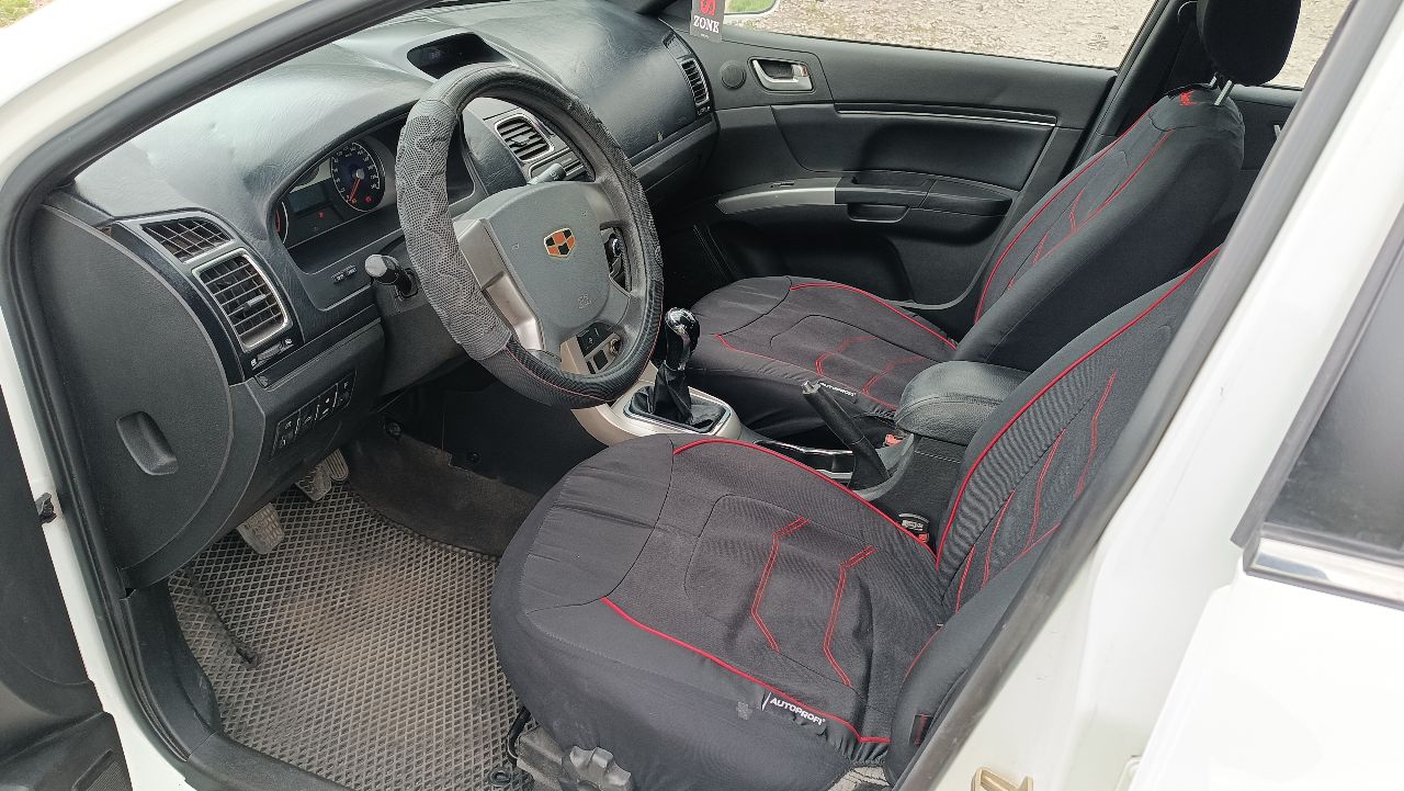 Продам geely emgrand ec7 1.8 2013 года, с пробегом 122т, в хорошем состоянии как внешне так и технически, не гнилая. машина хозяйская, ухоженная, стоит газ( зарегистрирован). хорошая комплектация, стеклоподъёмники, регулировка зеркал, центральный замок, кондиционер дует, но надо дозаправить, по документам полный порядок цена 550т. р + небольшой торг осмотр г. енакиево тел. +79493936854 - фотография - 7