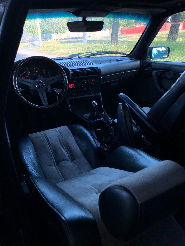 Bmw e34 m50b20 1992г. собственник, владею 2 года, до меня в одних руках. то каждые 5000 км. двигатель, коробка, ходовая в хорошем состоянии, машина обслужена, после последнего то 1300 км. отдаю с 2 комплектами дисков, лето свежее iron tyres, зима на дисках. комплект дорестового салона, руль. отдаю на рест салоне с красивым деревянным рулем в цвет деревянных вставок. из недавнего: свежий аккумулятор, амортизаторы, пружины, пыльники вкруг, сайлентблоки задней подвески, термостат, крышка-термостата, заменен антифриз. обмен, рассрочка не интересны. 450, хороший торг телефон: +79496061421 - фотография - 4
