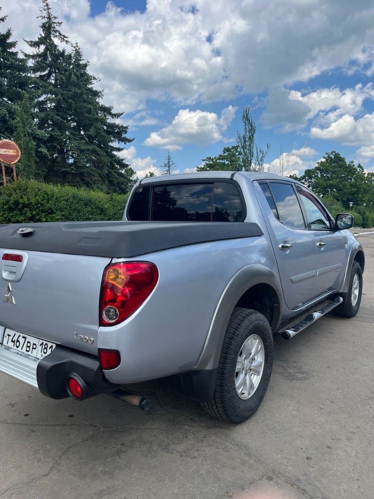 Mitsubishi l200, 2013 года выпуска, рестайлинг.2,5 дизель, автомат, раздатка super select пробег 136 тысячи километров в отличном состоянии, алюминиевая защита днища, турбо таймер к авто прилагается кунг, и зимняя резина на дисках. 2,2 млн, территориально г. красный луч(хрустальный) т. +79591088833 - фотография - 3