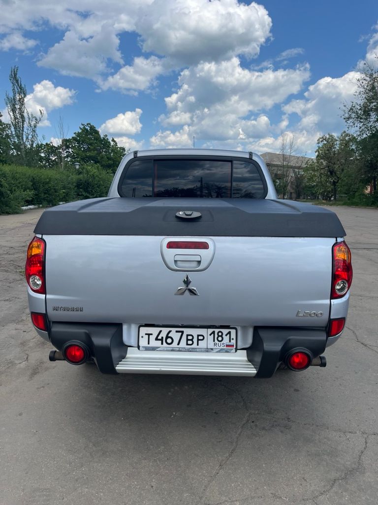 Mitsubishi l200, 2013 года выпуска, рестайлинг.2,5 дизель, автомат, раздатка super select пробег 136 тысячи километров в отличном состоянии, алюминиевая защита днища, турбо таймер к авто прилагается кунг, и зимняя резина на дисках. 2,2 млн, территориально г. красный луч(хрустальный) т. +79591088833 - фотография - 4