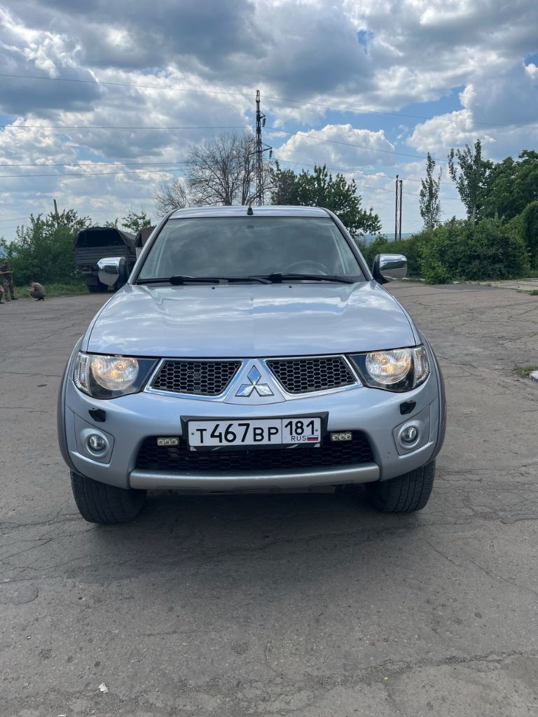 Mitsubishi l200, 2013 года выпуска, рестайлинг.2,5 дизель, автомат, раздатка super select пробег 136 тысячи километров в отличном состоянии, алюминиевая защита днища, турбо таймер к авто прилагается кунг, и зимняя резина на дисках. 2,2 млн, территориально г. красный луч(хрустальный) т. +79591088833 - фотография - 2