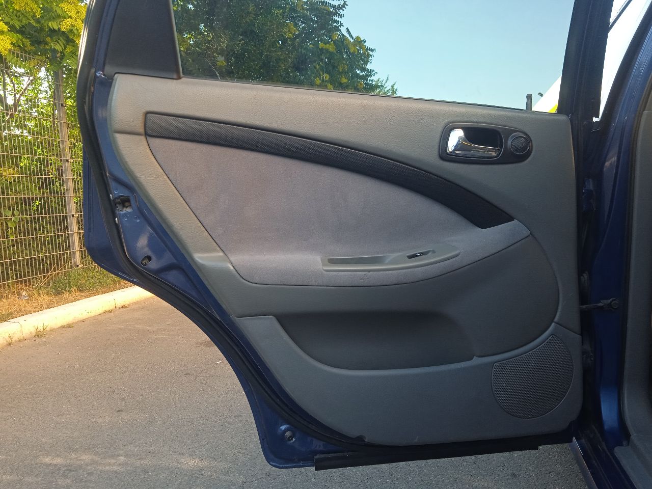 Продам шевроле лачетти 2007года выпуска, цена 450 000₽ торг, мотор 1,6l,109л, с, пробег 215тыс, авто в хорошем состоянии, что по кузову, что технически, шины зима r-15,комплектация: гидроусилитель руля, abs, четыре электростеклоподъёмника, шесть подушек безопасности кондиционер холодит, abc, подогрев зеркал заднего вида, музыка андроид, основной свет линза led, тонировка, сигнализация с автозапуском, обслужена вложений не требует, с документами порядок, три владельца по птс, интересующие вопросы по телефону, смотреть авто город, шахтёрск на стоянке поста гаи, тел +79495963046 - фотография - 11