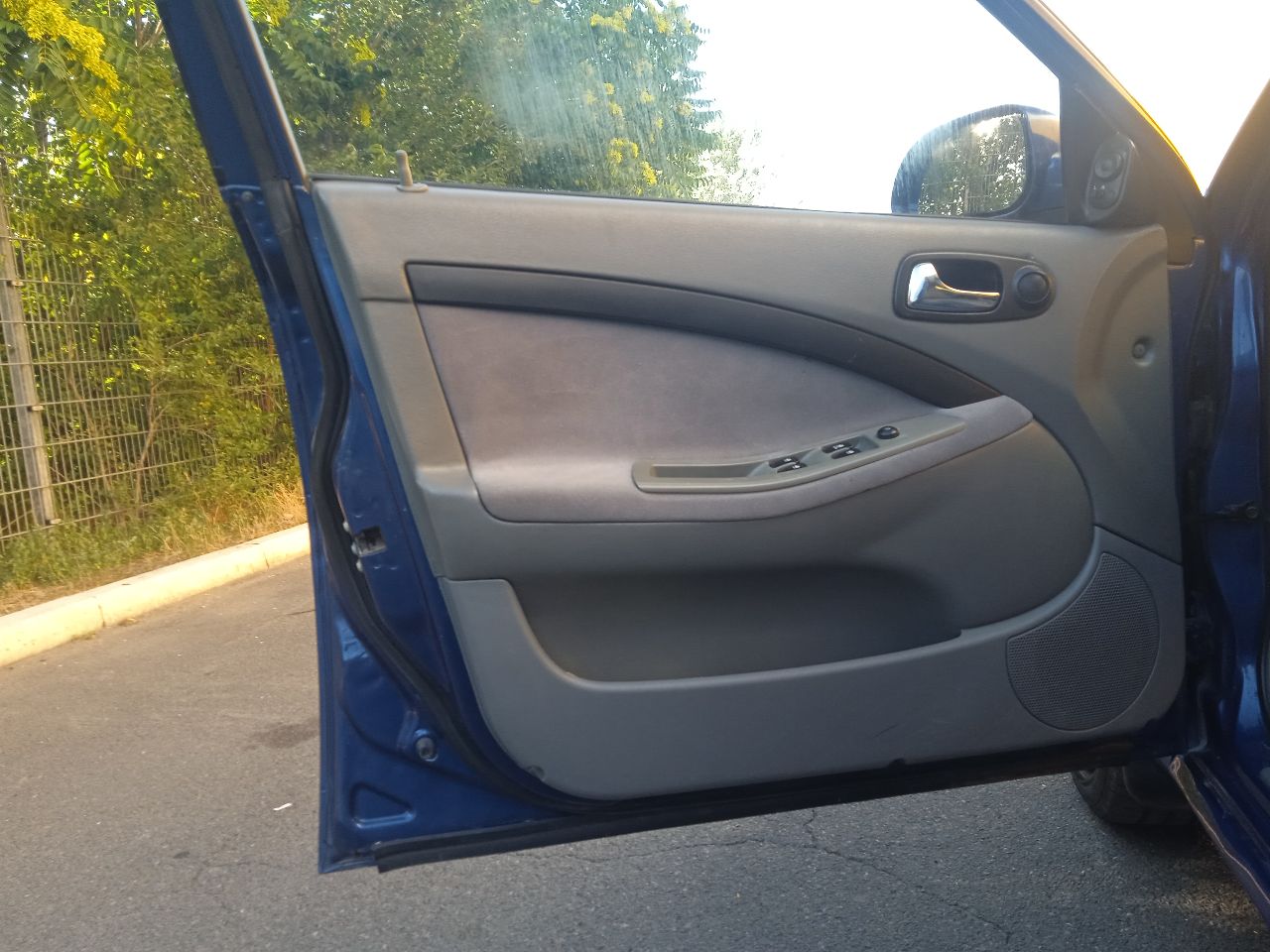 Продам шевроле лачетти 2007года выпуска, цена 450 000₽ торг, мотор 1,6l,109л, с, пробег 215тыс, авто в хорошем состоянии, что по кузову, что технически, шины зима r-15,комплектация: гидроусилитель руля, abs, четыре электростеклоподъёмника, шесть подушек безопасности кондиционер холодит, abc, подогрев зеркал заднего вида, музыка андроид, основной свет линза led, тонировка, сигнализация с автозапуском, обслужена вложений не требует, с документами порядок, три владельца по птс, интересующие вопросы по телефону, смотреть авто город, шахтёрск на стоянке поста гаи, тел +79495963046 - фотография - 10