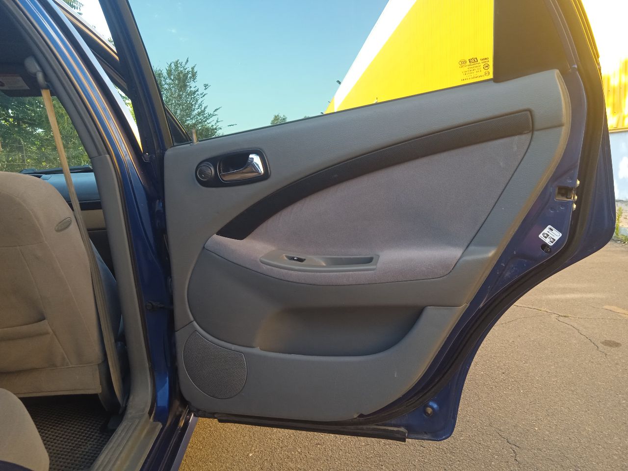 Продам шевроле лачетти 2007года выпуска, цена 450 000₽ торг, мотор 1,6l,109л, с, пробег 215тыс, авто в хорошем состоянии, что по кузову, что технически, шины зима r-15,комплектация: гидроусилитель руля, abs, четыре электростеклоподъёмника, шесть подушек безопасности кондиционер холодит, abc, подогрев зеркал заднего вида, музыка андроид, основной свет линза led, тонировка, сигнализация с автозапуском, обслужена вложений не требует, с документами порядок, три владельца по птс, интересующие вопросы по телефону, смотреть авто город, шахтёрск на стоянке поста гаи, тел +79495963046 - фотография - 6