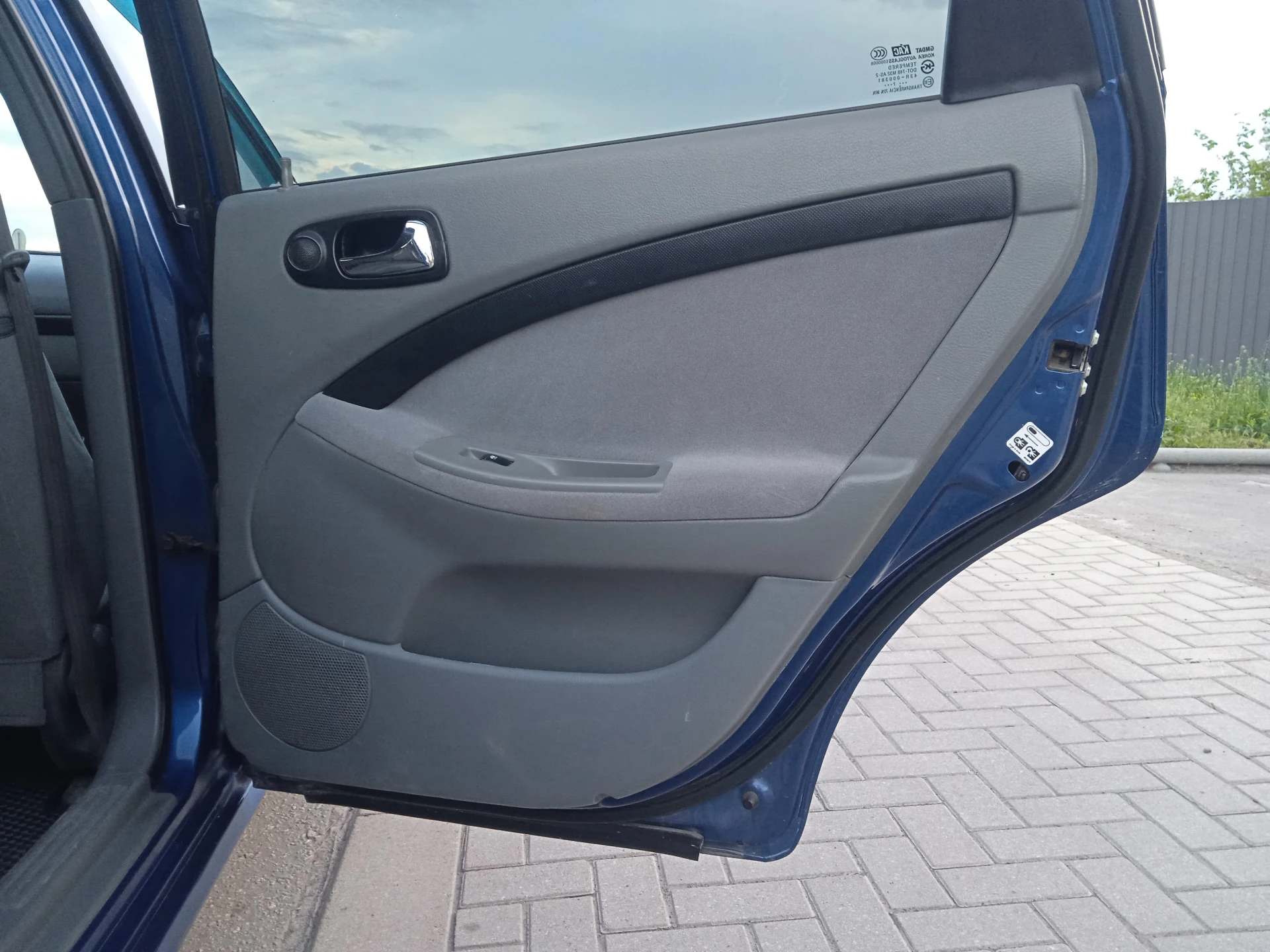 Продам шевроле лачетти 2007года выпуска 1,6l,109л, с, пробег 218тыс, авто в хорошем состоянии, что по кузову, что технически, шиы лето новые r-15, комплект зимних шины отдам в придачу, комплектация: гидроусилитель руля, abs, четыре электростеклоподъёмника, шесть подушек airbag, безопасности кондиционер холодит, подогрев зеркал заднего вида, музыка андроид, камера заднего вида, основной свет линза led, тонировка, сигнализация с обратной связью, обслужена вложений не требует, с документами порядок, три владельца по птс, интересующие вопросы по телефону, смотреть авто город, шахтёрск, тел +79495963046 цена 450рб, торг - фотография - 9