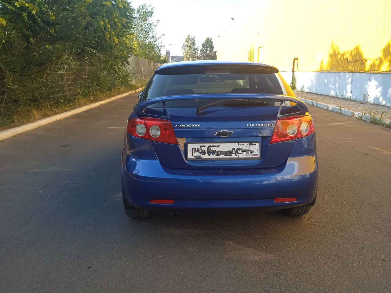 Продам шевроле лачетти 2007года выпуска, цена 450 000₽ торг, мотор 1,6l,109л, с, пробег 215тыс, авто в хорошем состоянии, что по кузову, что технически, шины зима r-15,комплектация: гидроусилитель руля, abs, четыре электростеклоподъёмника, шесть подушек безопасности кондиционер холодит, abc, подогрев зеркал заднего вида, музыка андроид, основной свет линза led, тонировка, сигнализация с автозапуском, обслужена вложений не требует, с документами порядок, три владельца по птс, интересующие вопросы по телефону, смотреть авто город, шахтёрск на стоянке поста гаи, тел +79495963046 - фотография - 4