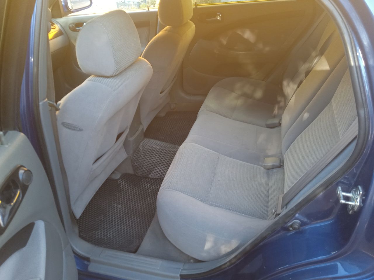 Продам шевроле лачетти 2007года выпуска, цена 450 000₽ торг, мотор 1,6l,109л, с, пробег 215тыс, авто в хорошем состоянии, что по кузову, что технически, шины зима r-15,комплектация: гидроусилитель руля, abs, четыре электростеклоподъёмника, шесть подушек безопасности кондиционер холодит, abc, подогрев зеркал заднего вида, музыка андроид, основной свет линза led, тонировка, сигнализация с автозапуском, обслужена вложений не требует, с документами порядок, три владельца по птс, интересующие вопросы по телефону, смотреть авто город, шахтёрск на стоянке поста гаи, тел +79495963046 - фотография - 12