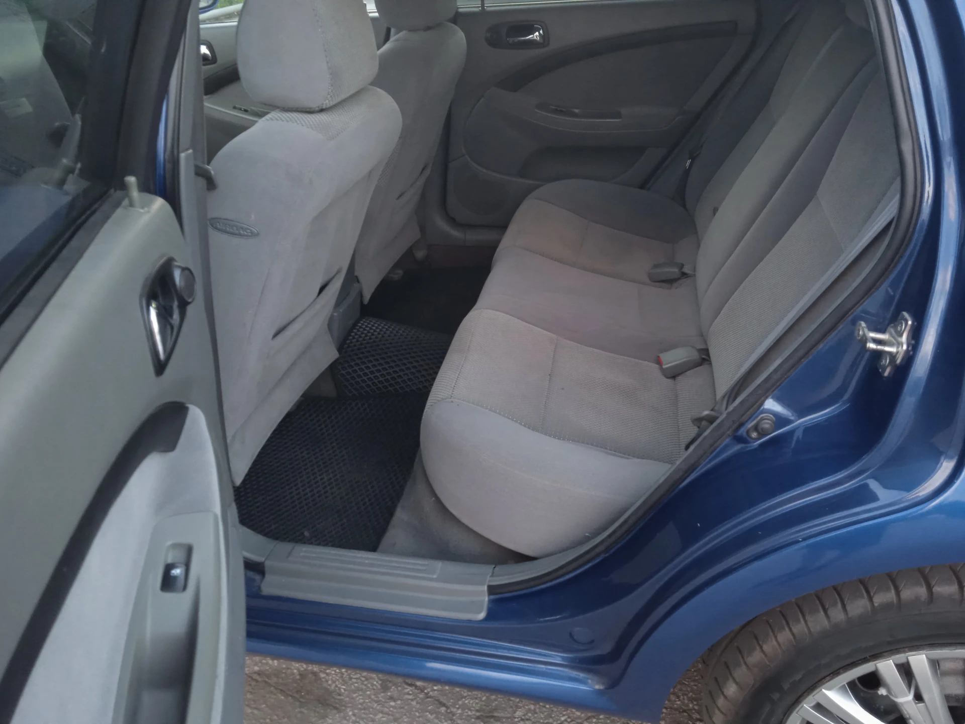 Продам шевроле лачетти 2007года выпуска 1,6l,109л, с, пробег 218тыс, авто в хорошем состоянии, что по кузову, что технически, шиы лето новые r-15, комплект зимних шины отдам в придачу, комплектация: гидроусилитель руля, abs, четыре электростеклоподъёмника, шесть подушек airbag, безопасности кондиционер холодит, подогрев зеркал заднего вида, музыка андроид, камера заднего вида, основной свет линза led, тонировка, сигнализация с обратной связью, обслужена вложений не требует, с документами порядок, три владельца по птс, интересующие вопросы по телефону, смотреть авто город, шахтёрск, тел +79495963046 цена 450рб, торг - фотография - 11