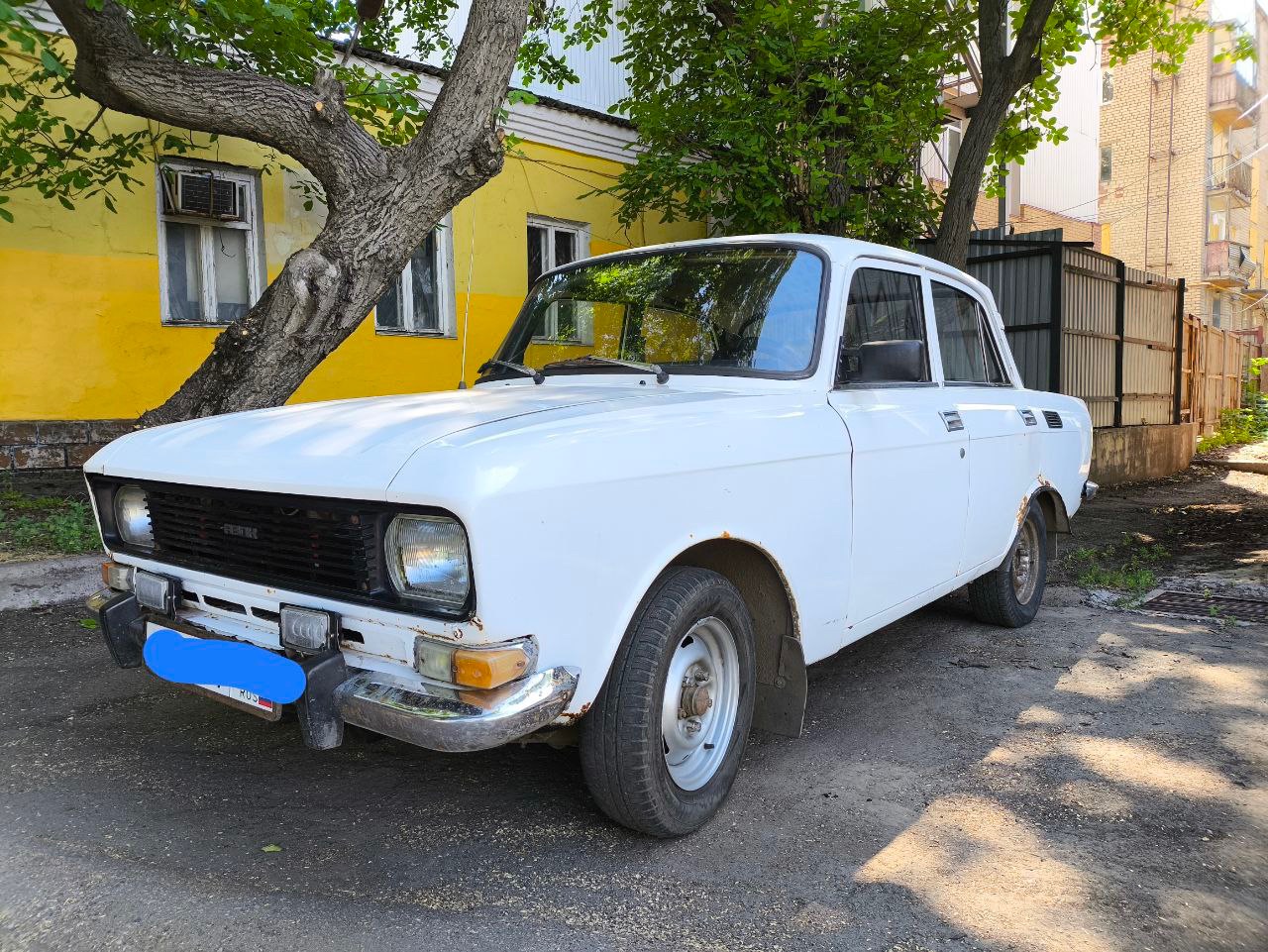 Москвич 2140, двигатель азлк 1,5 карбюратор новый дааз 2107, новый бензонасос, корзина, диск сцепления тоже новые выжимной подшипник шариковый вместо графитового, гбц проточено и установленно всё новое, в фарах установлены светодиодные лампы, дополнительный свет заднего хода тоже светодиодный, в салоне установлена автономка, цена 100 тыс. руб, торг +7 949 941 5607 - фотография - 3