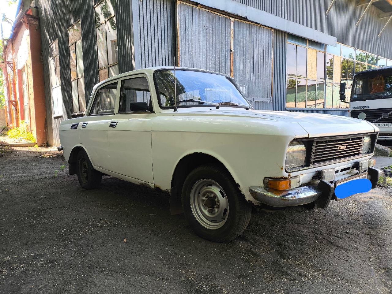 Москвич 2140, двигатель азлк 1,5 карбюратор новый дааз 2107, новый бензонасос, корзина, диск сцепления тоже новые выжимной подшипник шариковый вместо графитового, гбц проточено и установленно всё новое, в фарах установлены светодиодные лампы, дополнительный свет заднего хода тоже светодиодный, в салоне установлена автономка, цена 100 тыс. руб, торг +7 949 941 5607 - фотография - 4