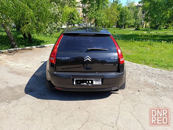 Ситроен с4 2006г, хорошее, цена - 550 000 р. без торга. машина технически исправна, куплена в 2012 году, пробег родной. в такси не эксплуатировалась. недавно заменены: катушка зажигания, генератор (оригинал), бензонасос (оригинал), тросики ручника. на 180 000 км заменены: грм, помпа, термостат, радиатор кондиционера (кондиционер работает), рулевая рейка (немного туже в управлении, чем новая). требуют замены задние стойки. кузов: заменены пороги, перекрашена задняя дверь. сигнализация работает. своевременное обслуживание. непрокуренный салон. летние шины на дисках, комплект стальных дисков. комплект зимних шипованных шин на легкосплавных дисках. второй ключ. ( г. донецк, г. макеевка, г. ясиноватая +7949 323 13 78) - фотография - 10