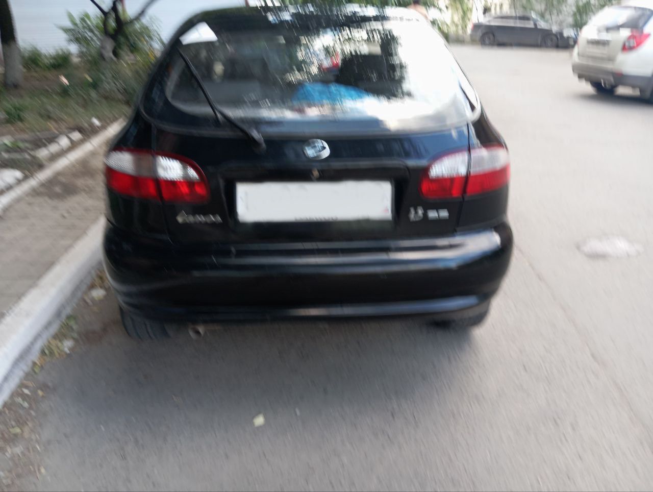 Daewoo lanos с хорошим двигателем тип кузова хэтчбек тип автомобиля с пробегом состояние машины среднее цена 350000 ₽ год выпуска 2011 телефон +7 949 4300896 коробка передач механическая объём двигателя 1.5 (см3) вид топлива бензин пробег 88000 км цвет салона серый цвет кузова черный двери 5 - фотография - 2